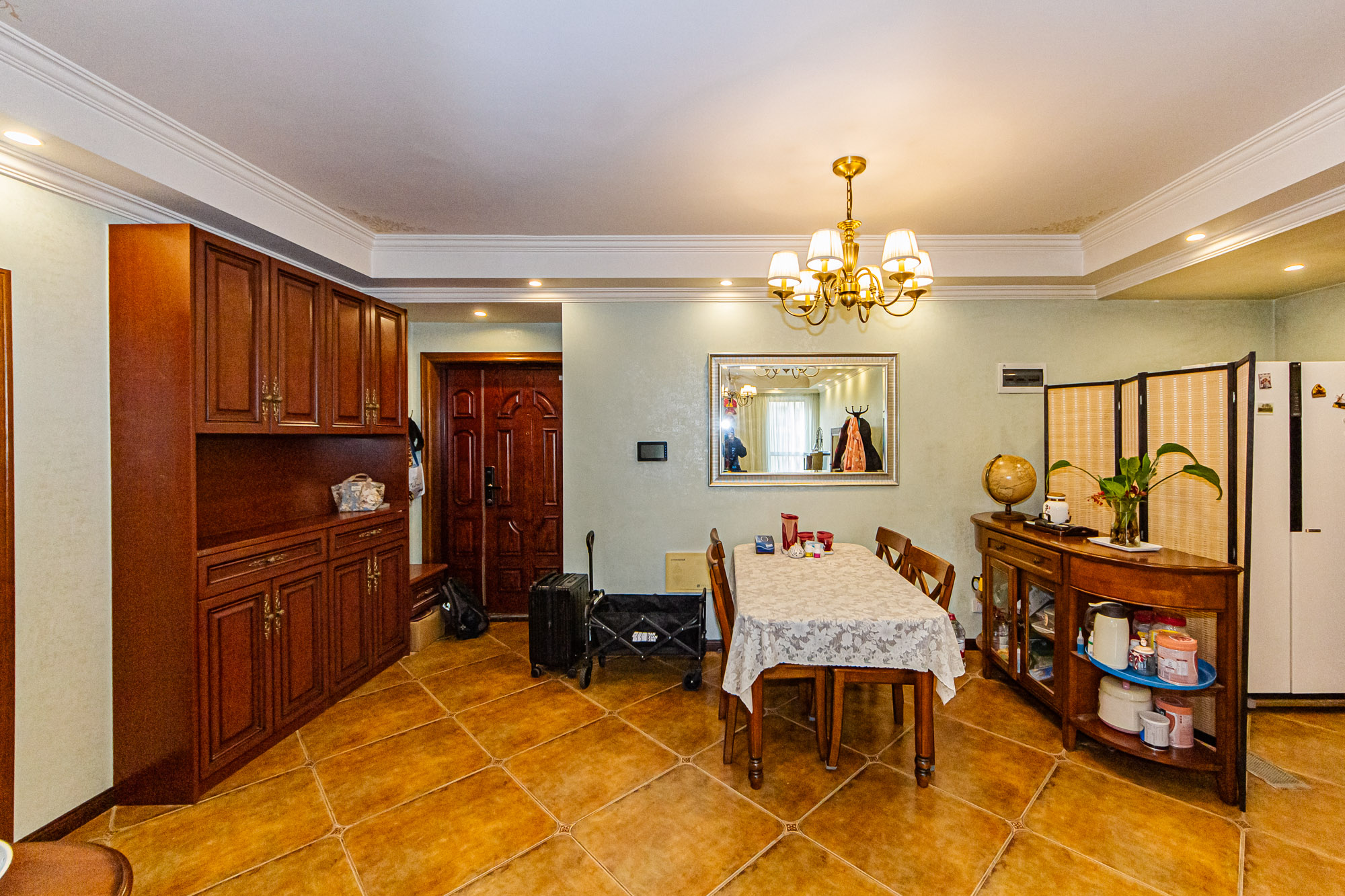 万国城(当代满庭春MOMA)三期 3室2厅2卫 188.0万 万国城(当代满庭春MOMA)三期 3室2厅2卫 188.0万客厅