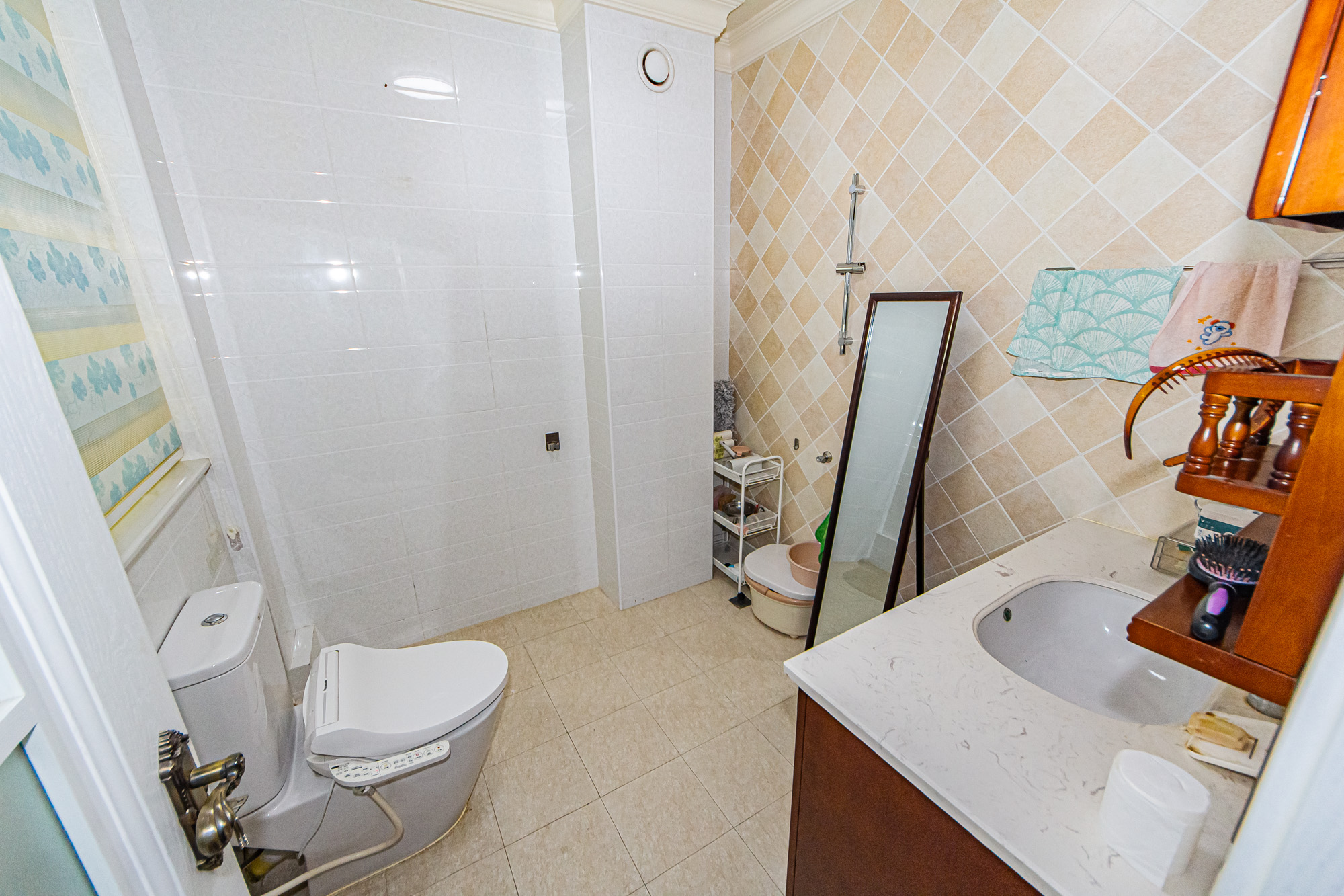 万国城(当代满庭春MOMA)三期 3室2厅2卫 188.0万 万国城(当代满庭春MOMA)三期 3室2厅2卫 188.0万卫生间