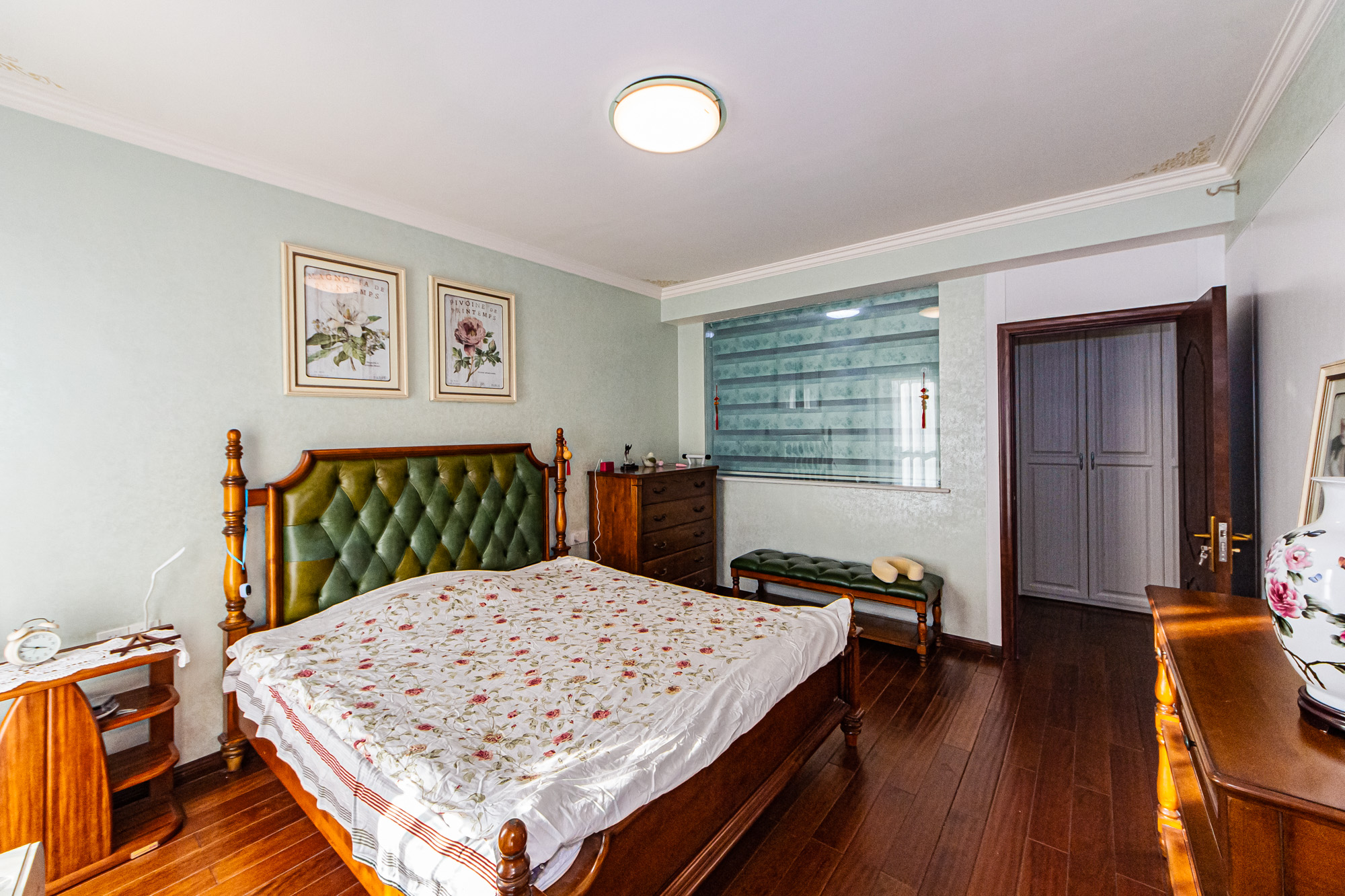 万国城(当代满庭春MOMA)三期 3室2厅2卫 188.0万 万国城(当代满庭春MOMA)三期 3室2厅2卫 188.0万卧室