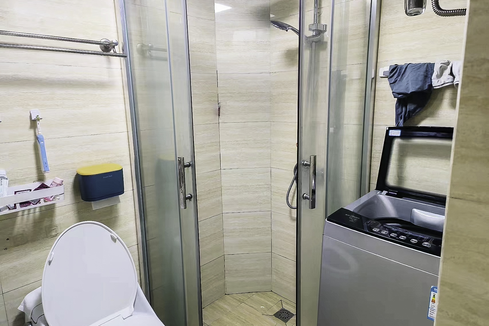 万芙锦城  1室1厅1卫    26.0万卫生间