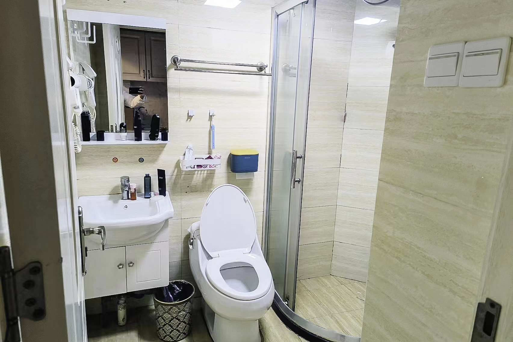 万芙锦城  1室1厅1卫    26.0万卫生间