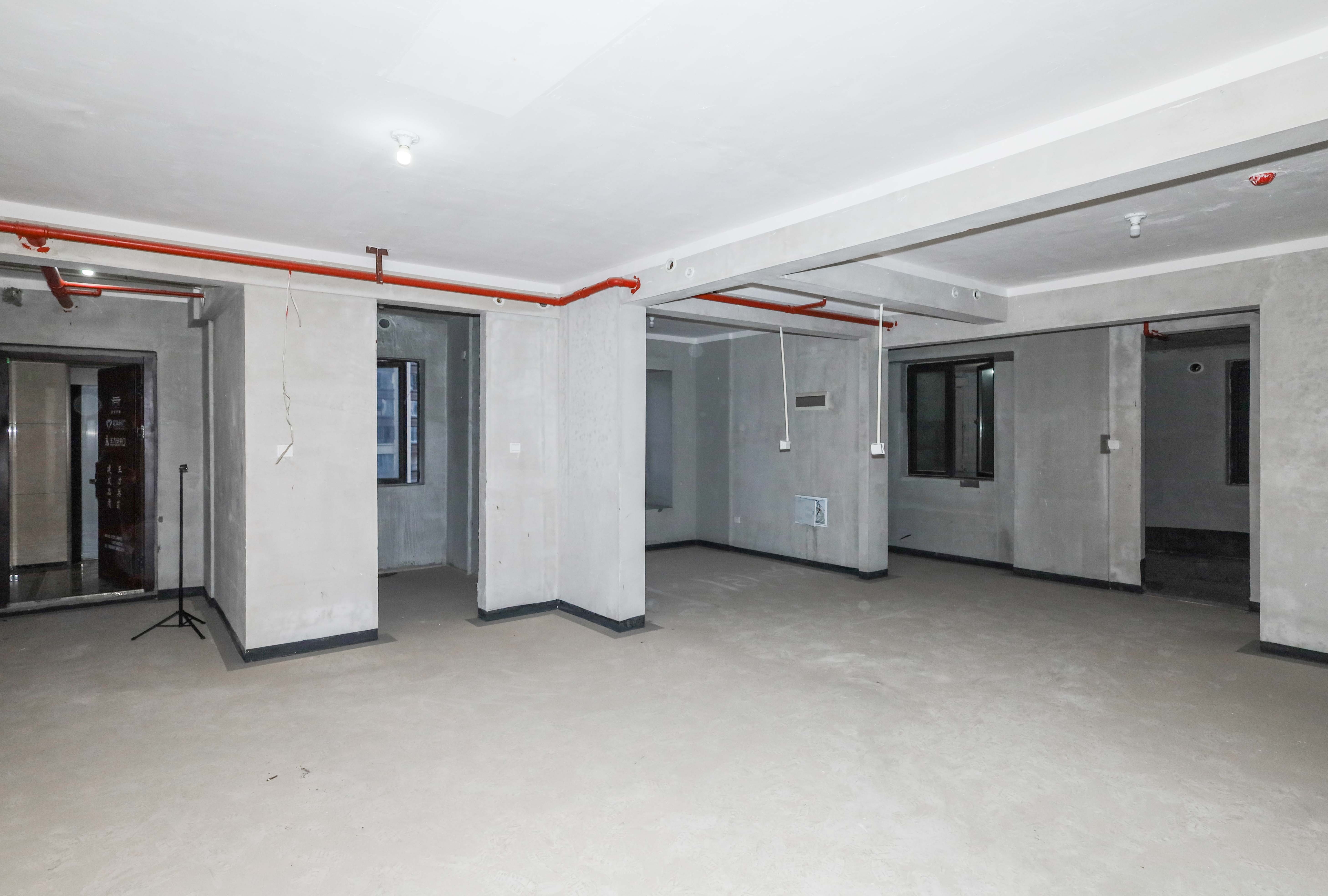 建发央著  4室2厅2卫   215.00万客厅
