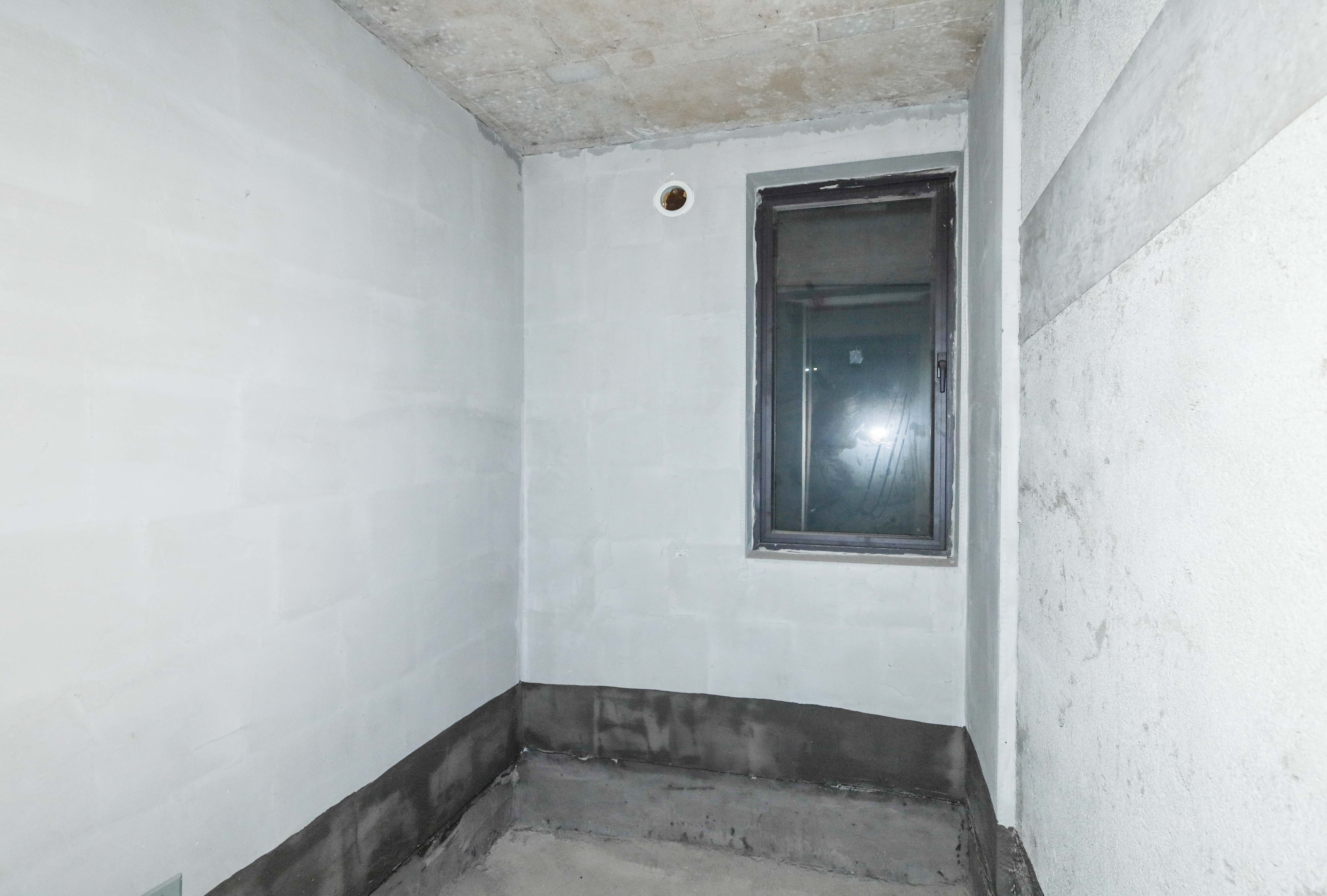 建发央著  4室2厅2卫   215.00万卫生间