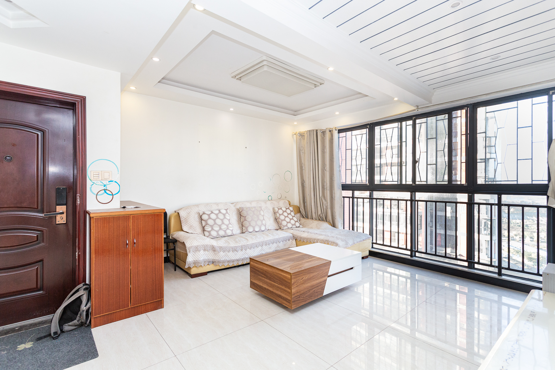 浩龙音乐界  3室2厅2卫    72.5万 浩龙音乐界  3室2厅2卫    72.5万客厅