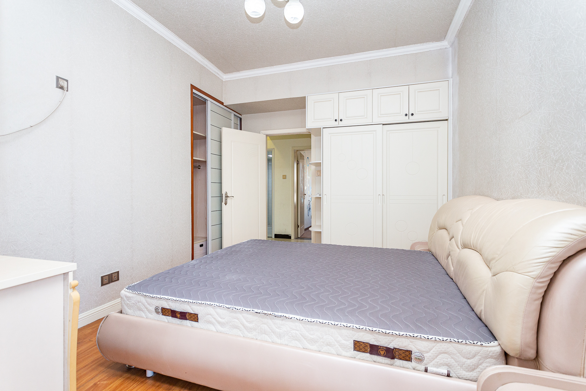 浩龙音乐界  3室2厅2卫    72.5万 浩龙音乐界  3室2厅2卫    72.5万卧室