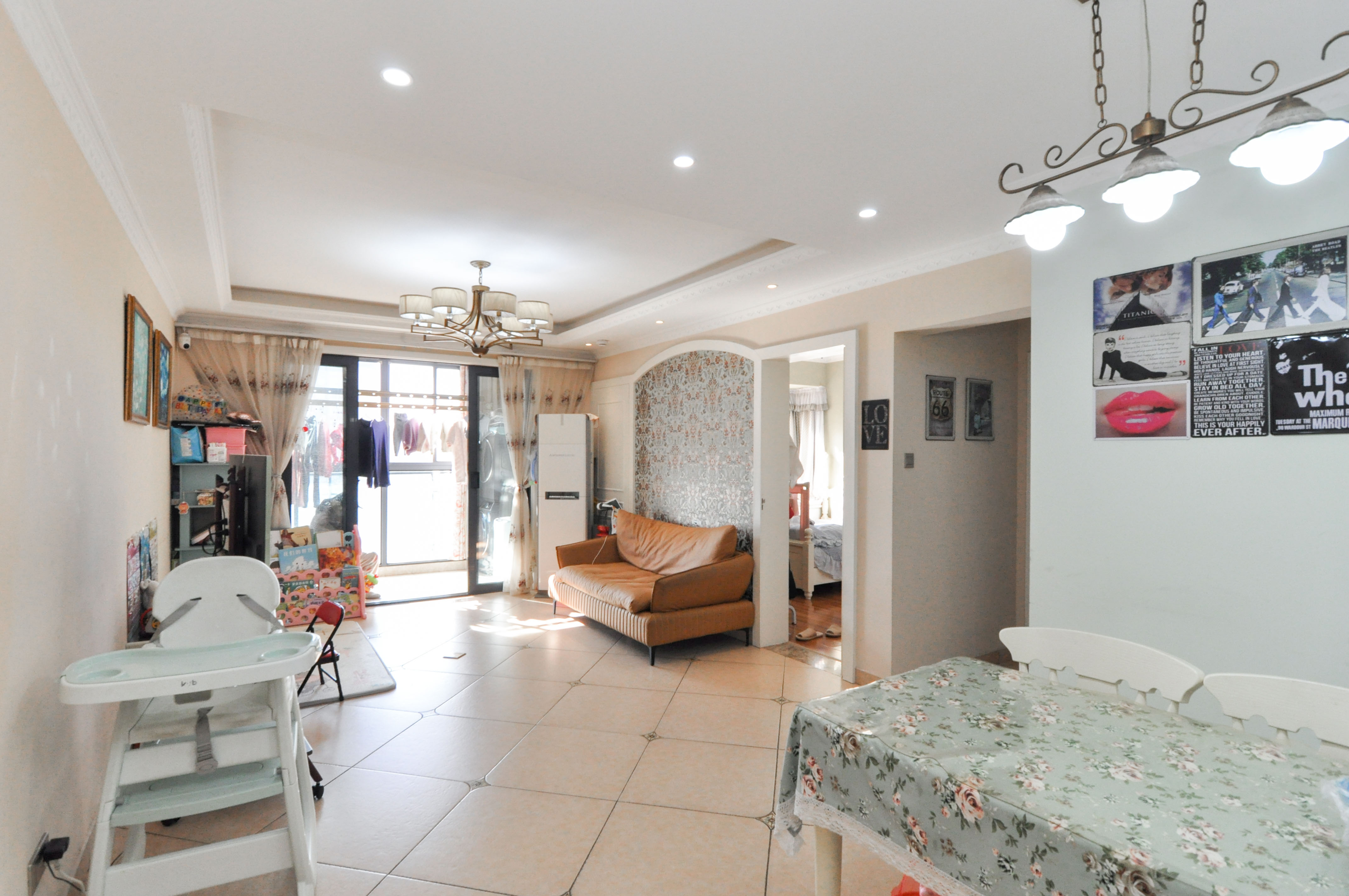 高鑫麓城 2室2厅1卫 98.0万 高鑫麓城 2室2厅1卫 98.0万客厅