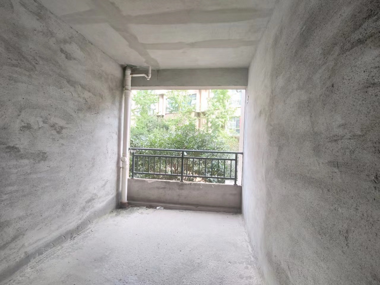 长城水郡  3室2厅2卫   89.30万卧室