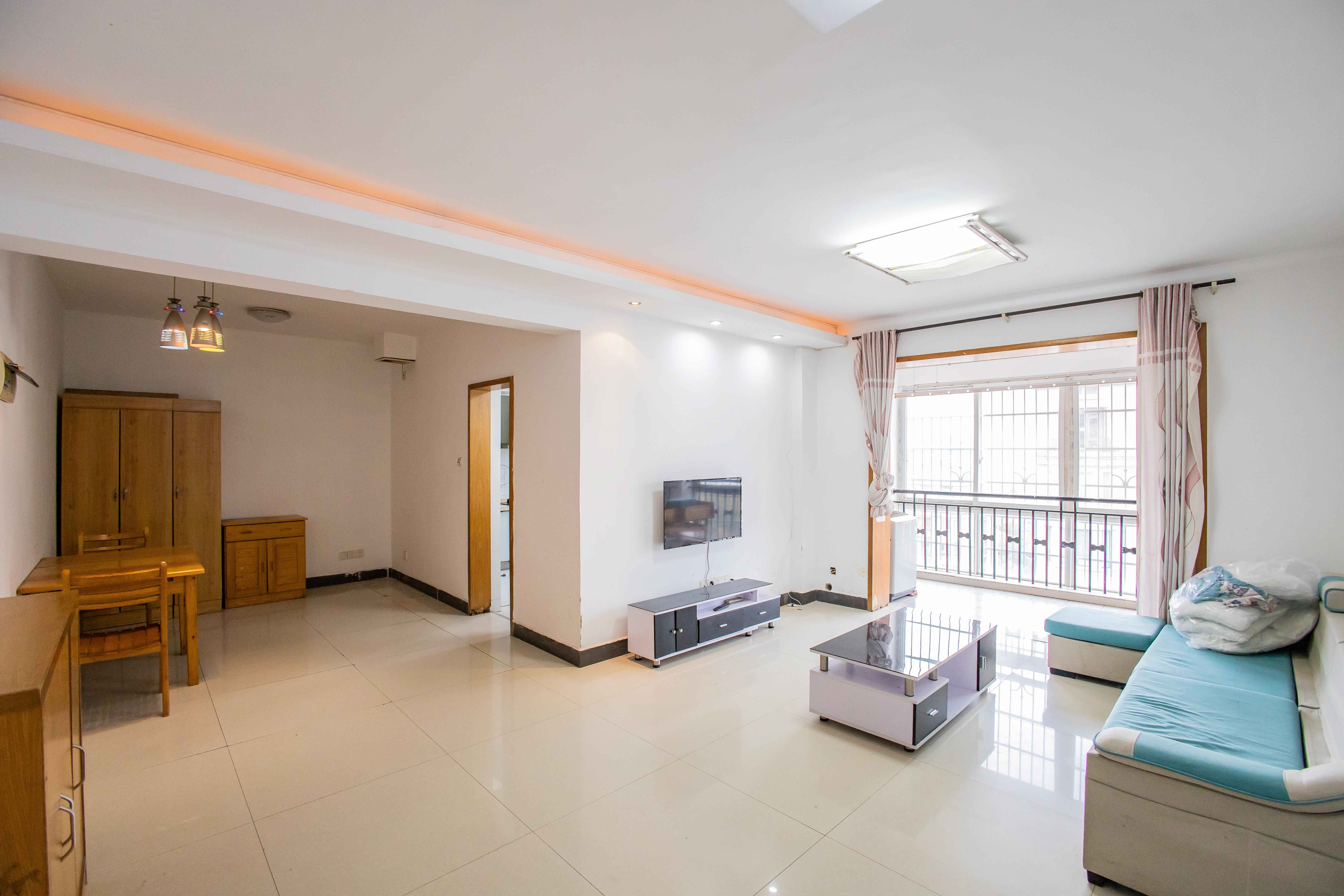 长房西郡 2室2厅2卫 59.8万 长房西郡 2室2厅2卫 59.8万客厅