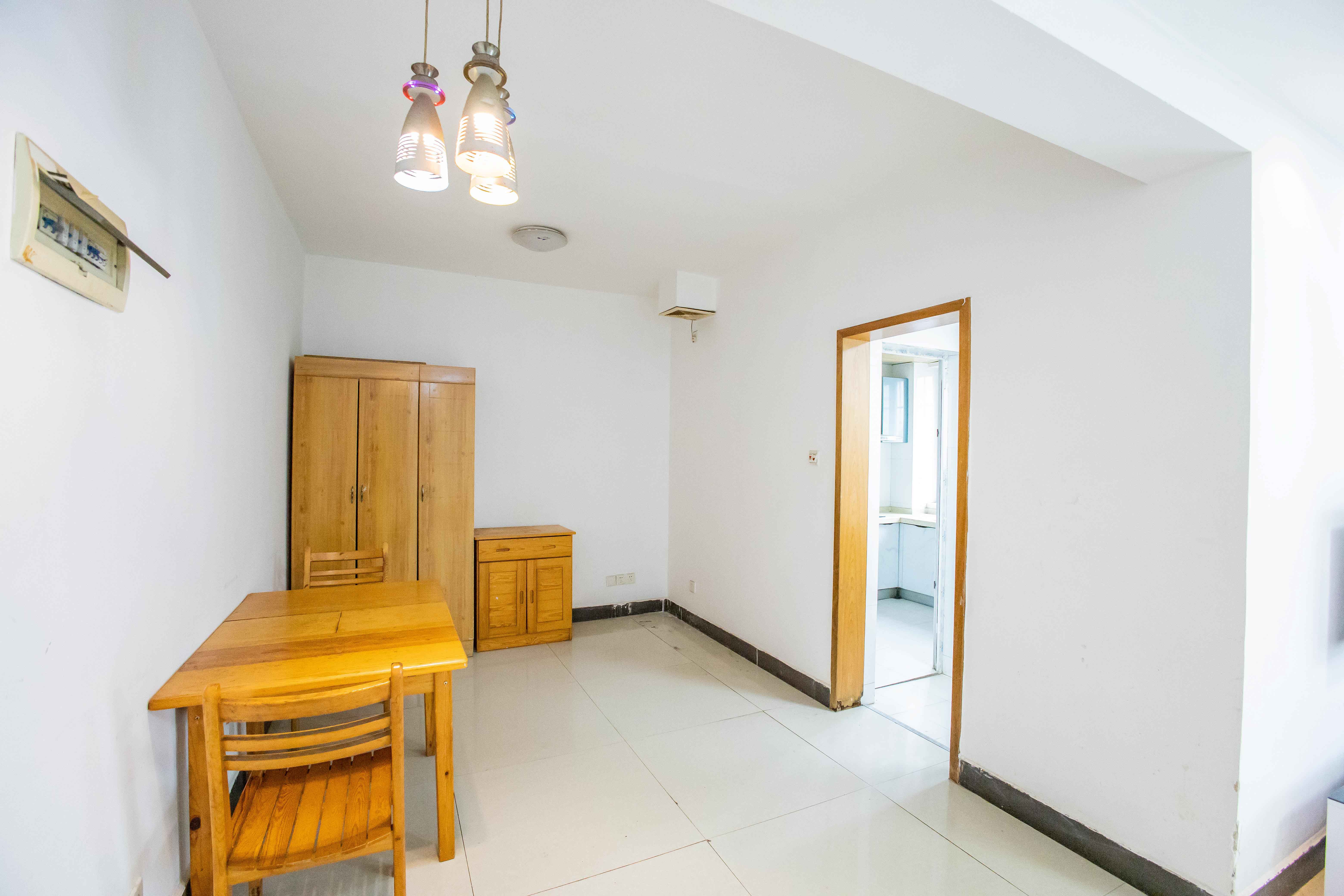 长房西郡 2室2厅2卫 59.8万 长房西郡 2室2厅2卫 59.8万客厅