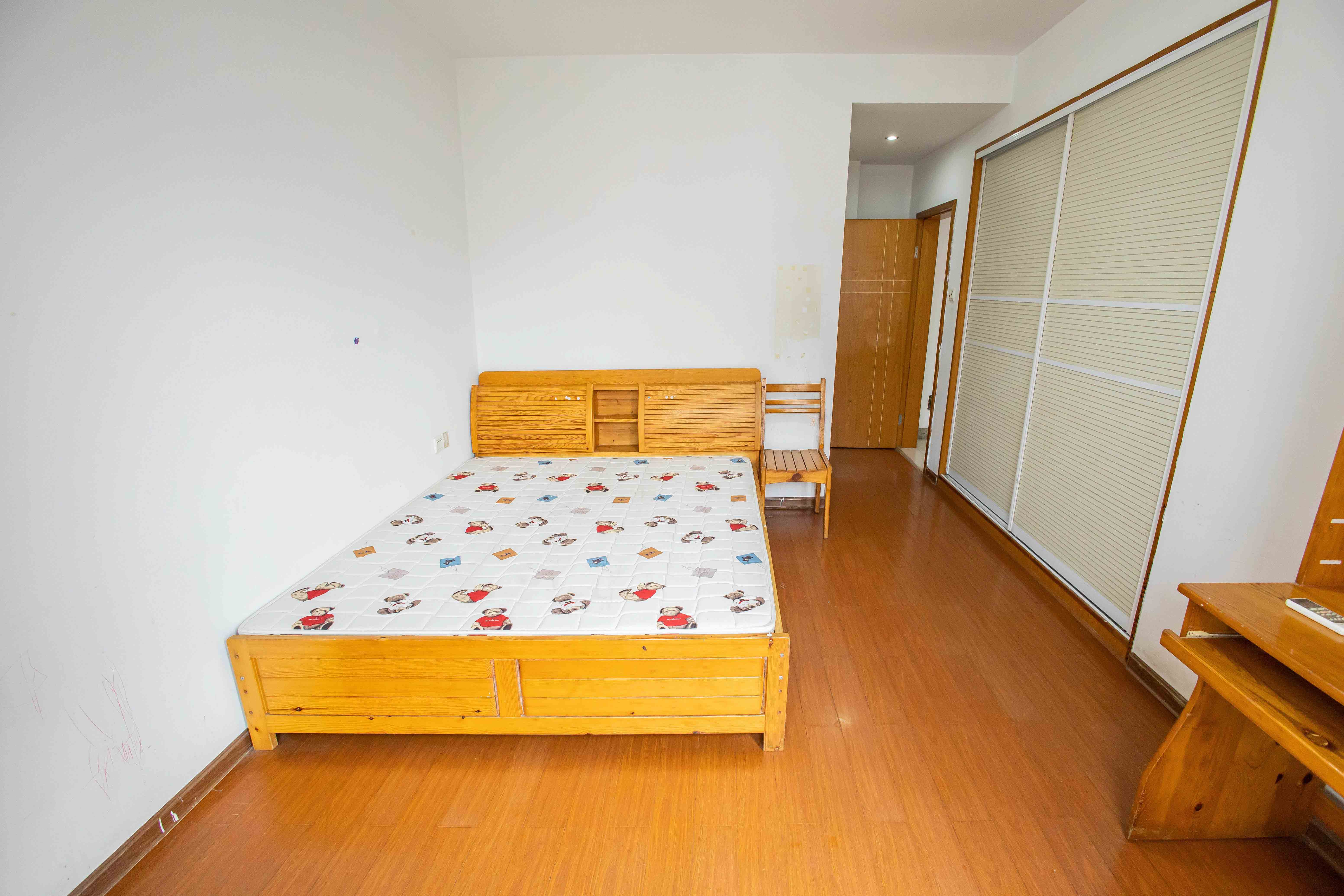 长房西郡 2室2厅2卫 59.8万 长房西郡 2室2厅2卫 59.8万卧室