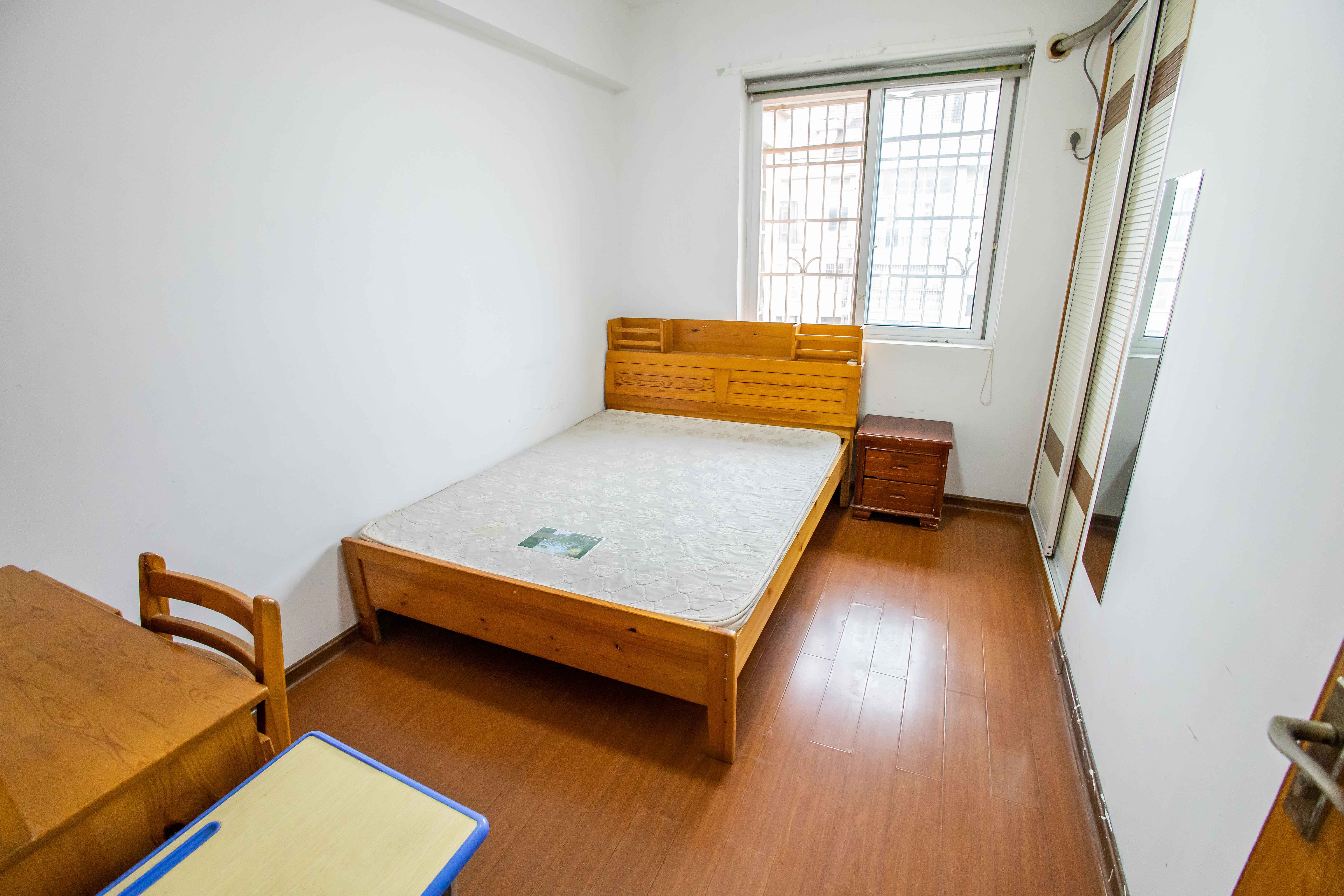 长房西郡 2室2厅2卫 59.8万 长房西郡 2室2厅2卫 59.8万卧室