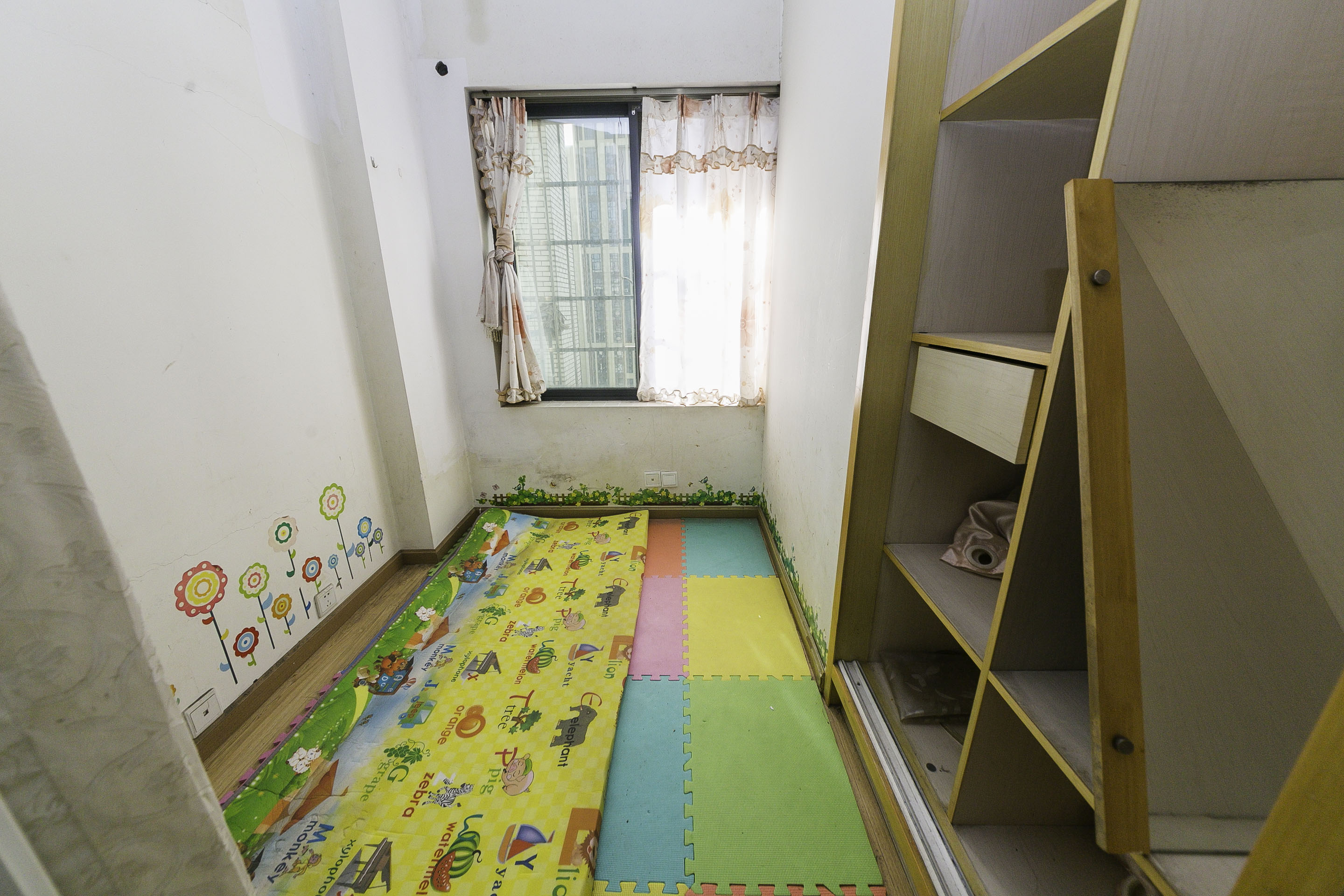 满庭芳小区  1室1厅1卫   45.00万卧室