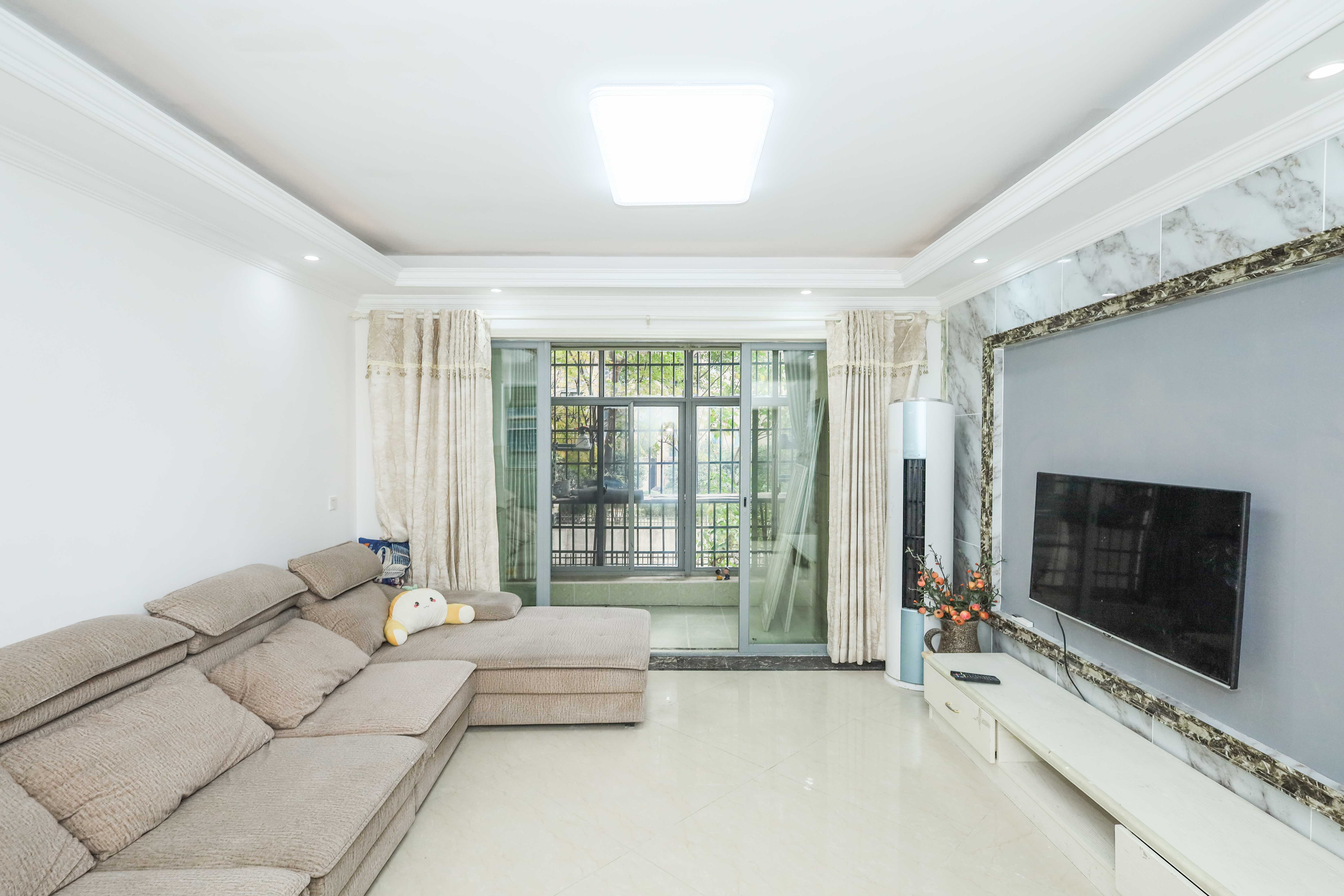 潇湘奥林匹克花园  3室2厅2卫    92.0万客厅