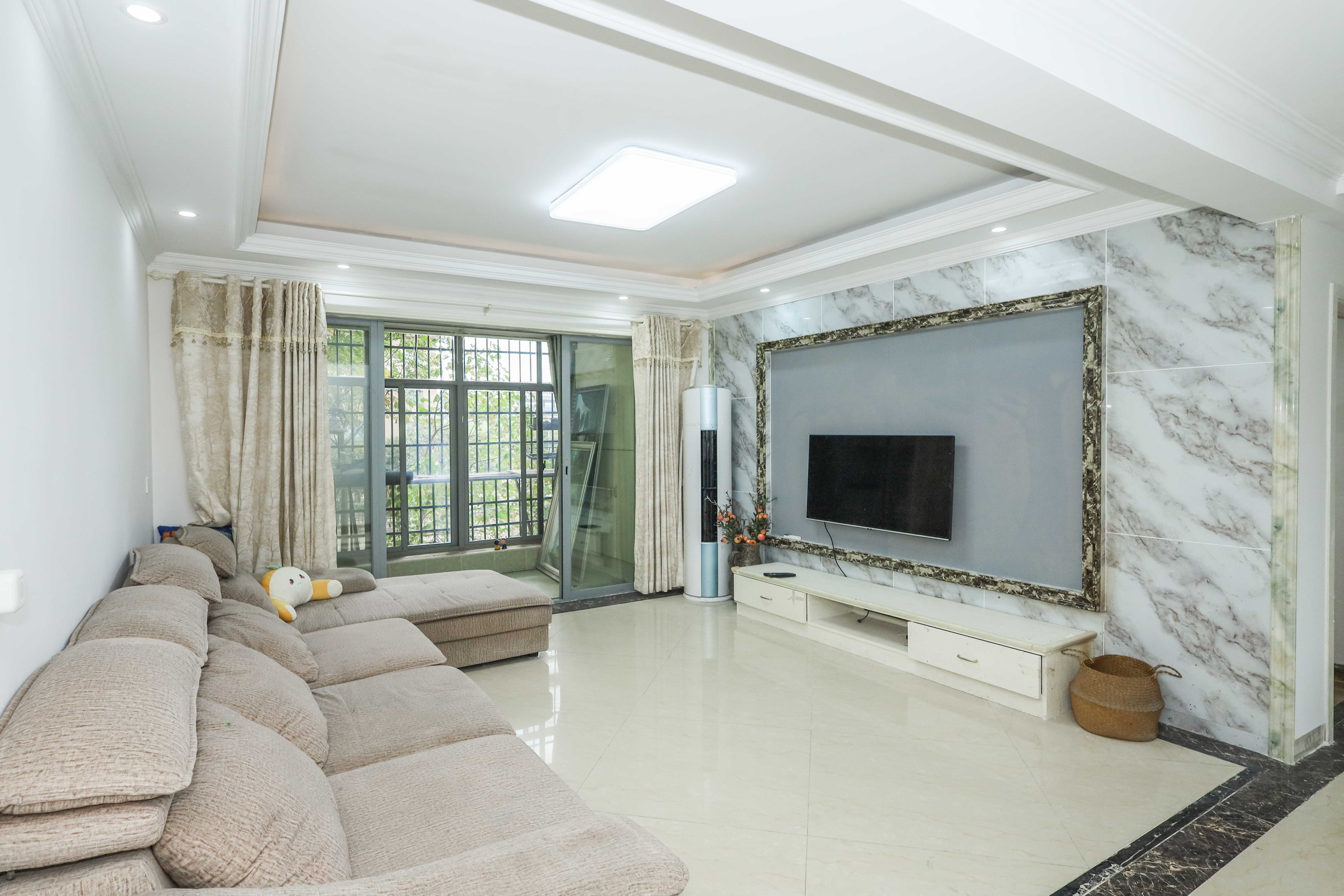 潇湘奥林匹克花园  3室2厅2卫    92.0万客厅