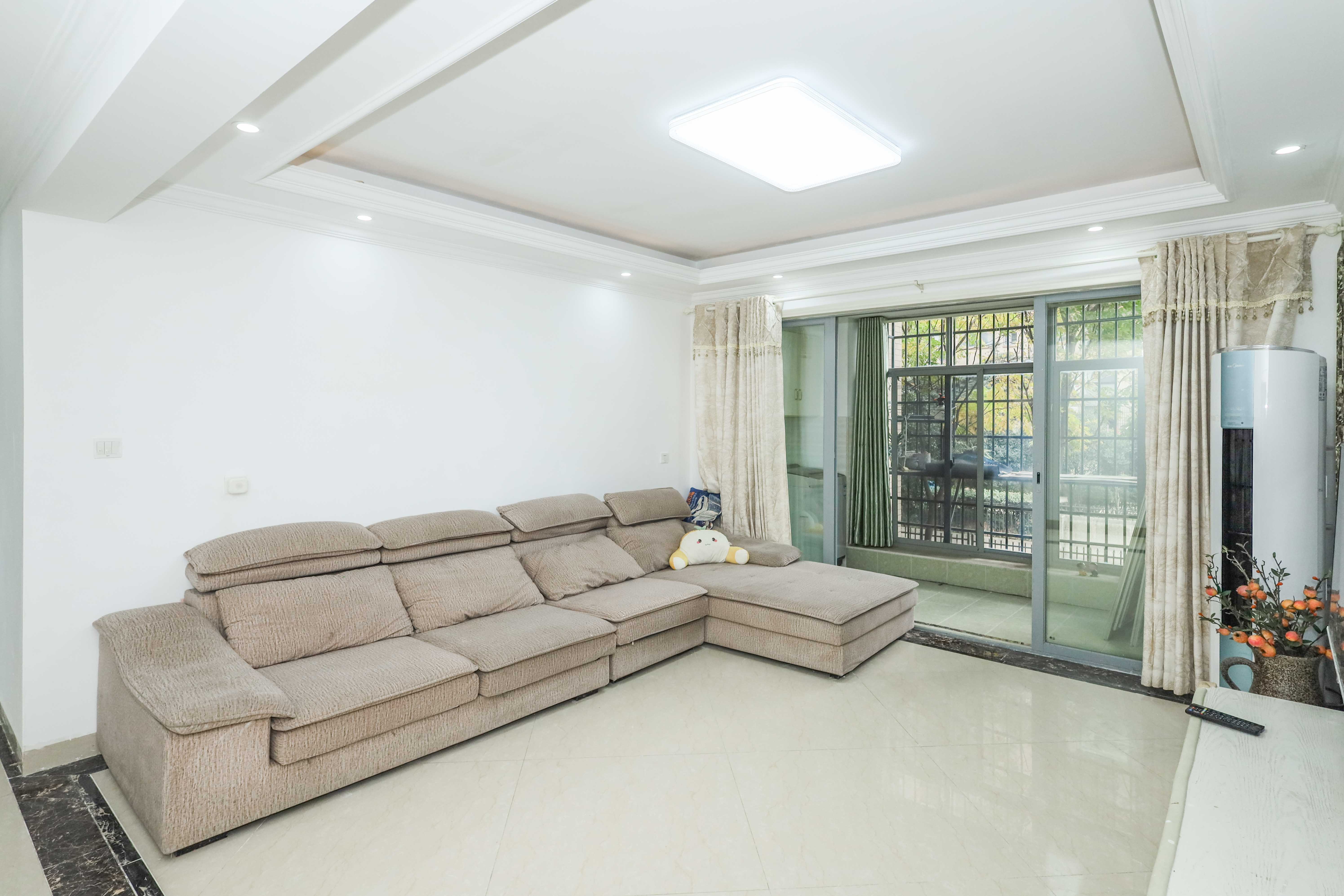 潇湘奥林匹克花园  3室2厅2卫    92.0万客厅