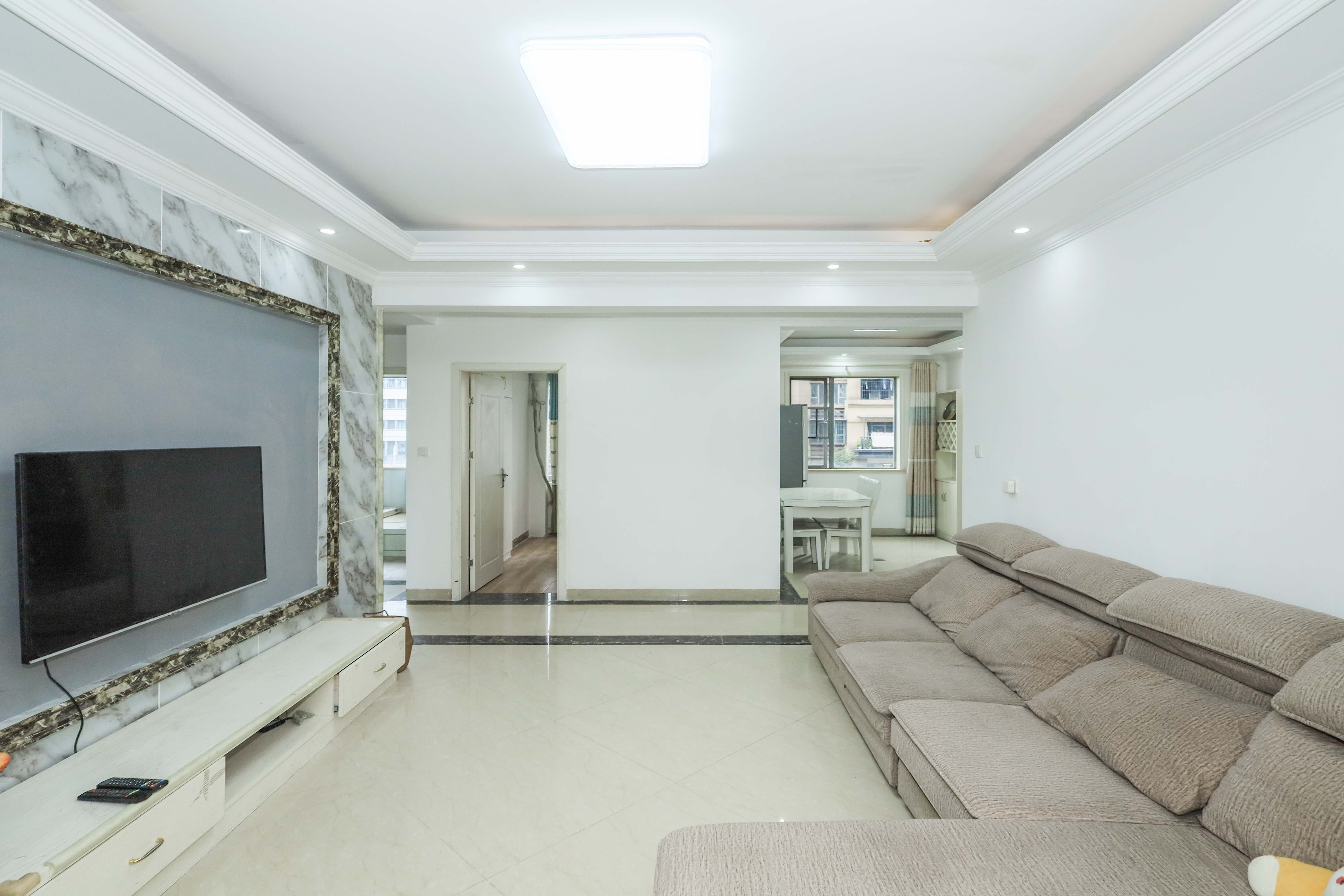 潇湘奥林匹克花园  3室2厅2卫    92.0万客厅