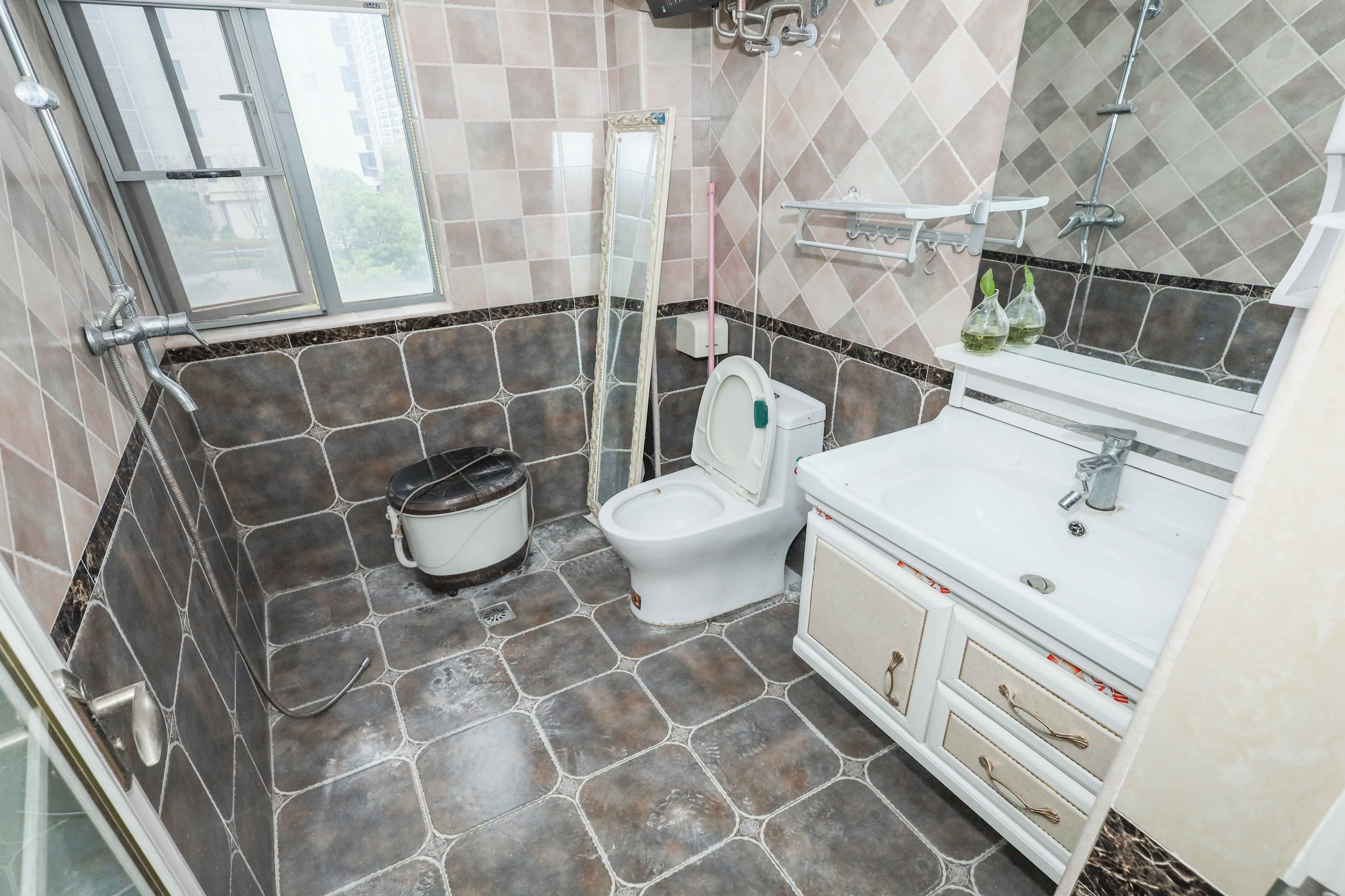 潇湘奥林匹克花园  3室2厅2卫    92.0万卫生间