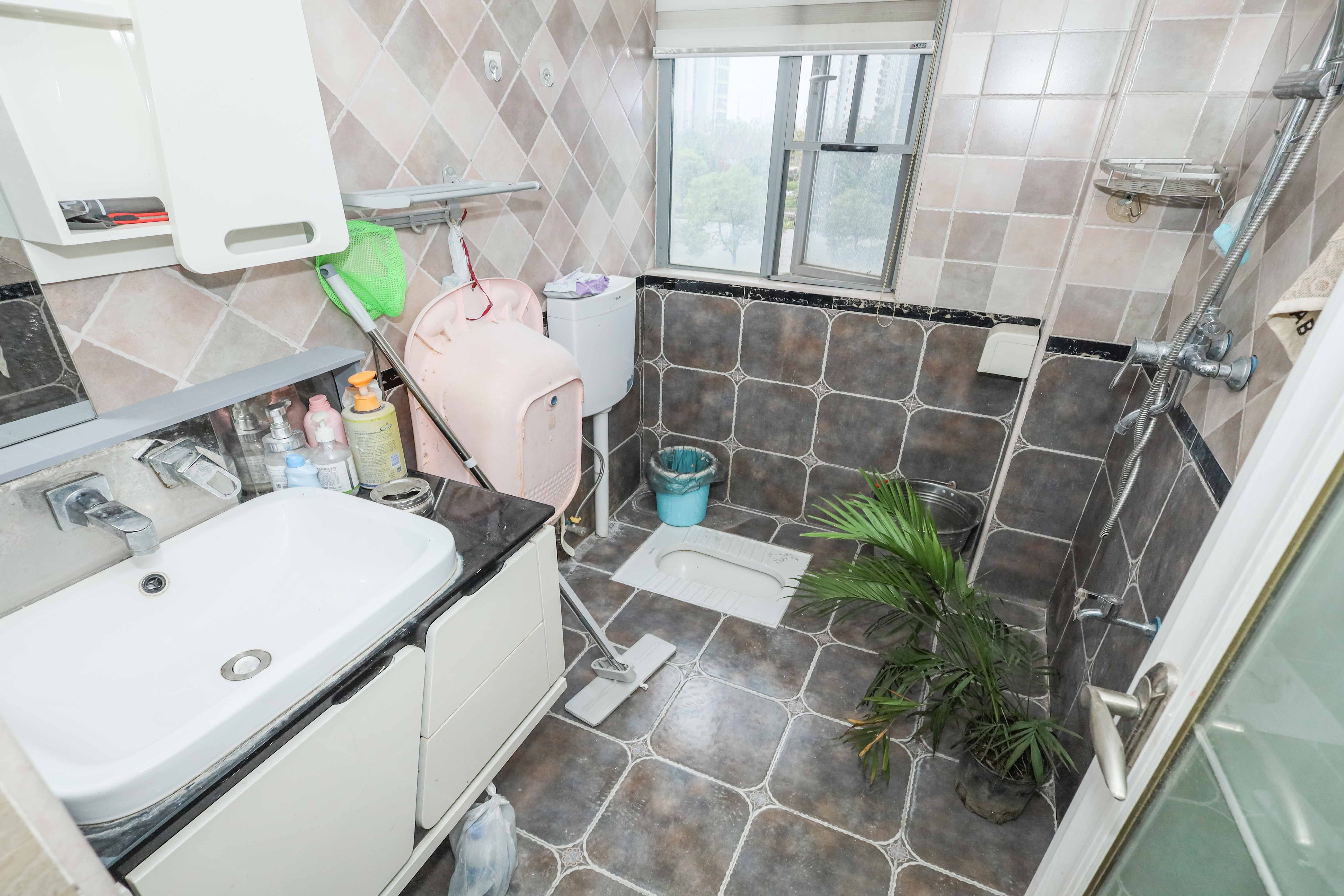 潇湘奥林匹克花园  3室2厅2卫    92.0万卫生间