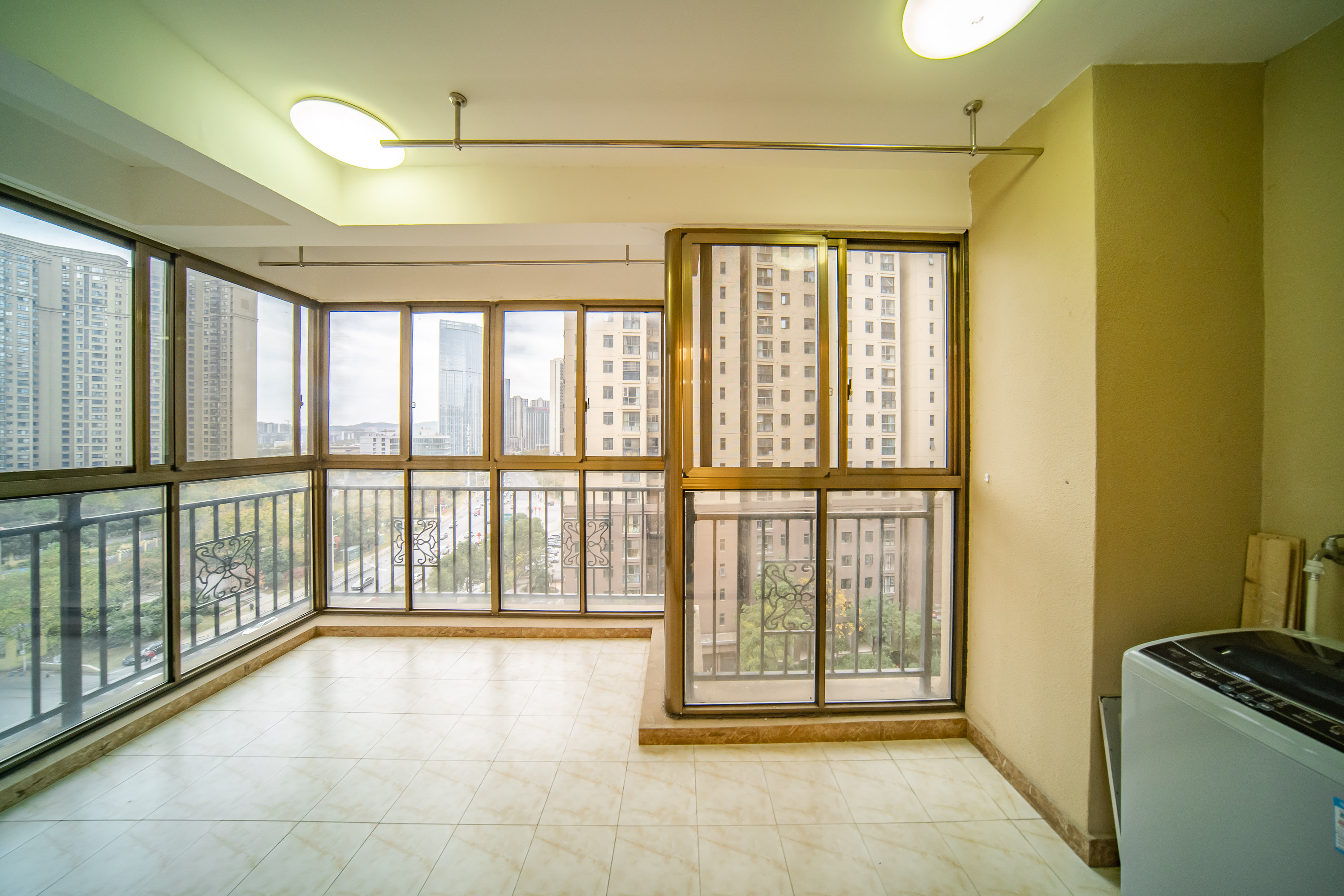 江山帝景哈佛 2室2厅1卫 64.9万 江山帝景哈佛 2室2厅1卫 64.9万阳台