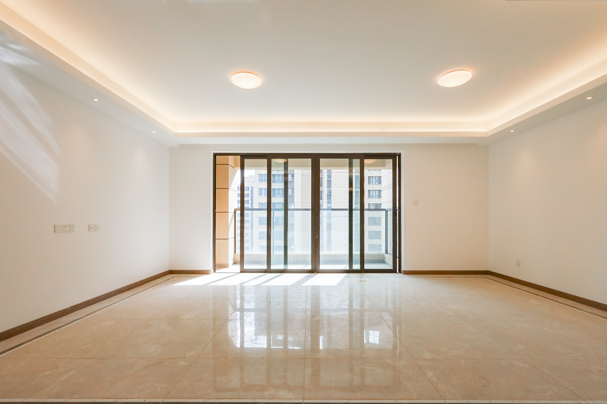 龙湖铂金中心（龙湖春江郦城）  3室2厅2卫    288.88万客厅