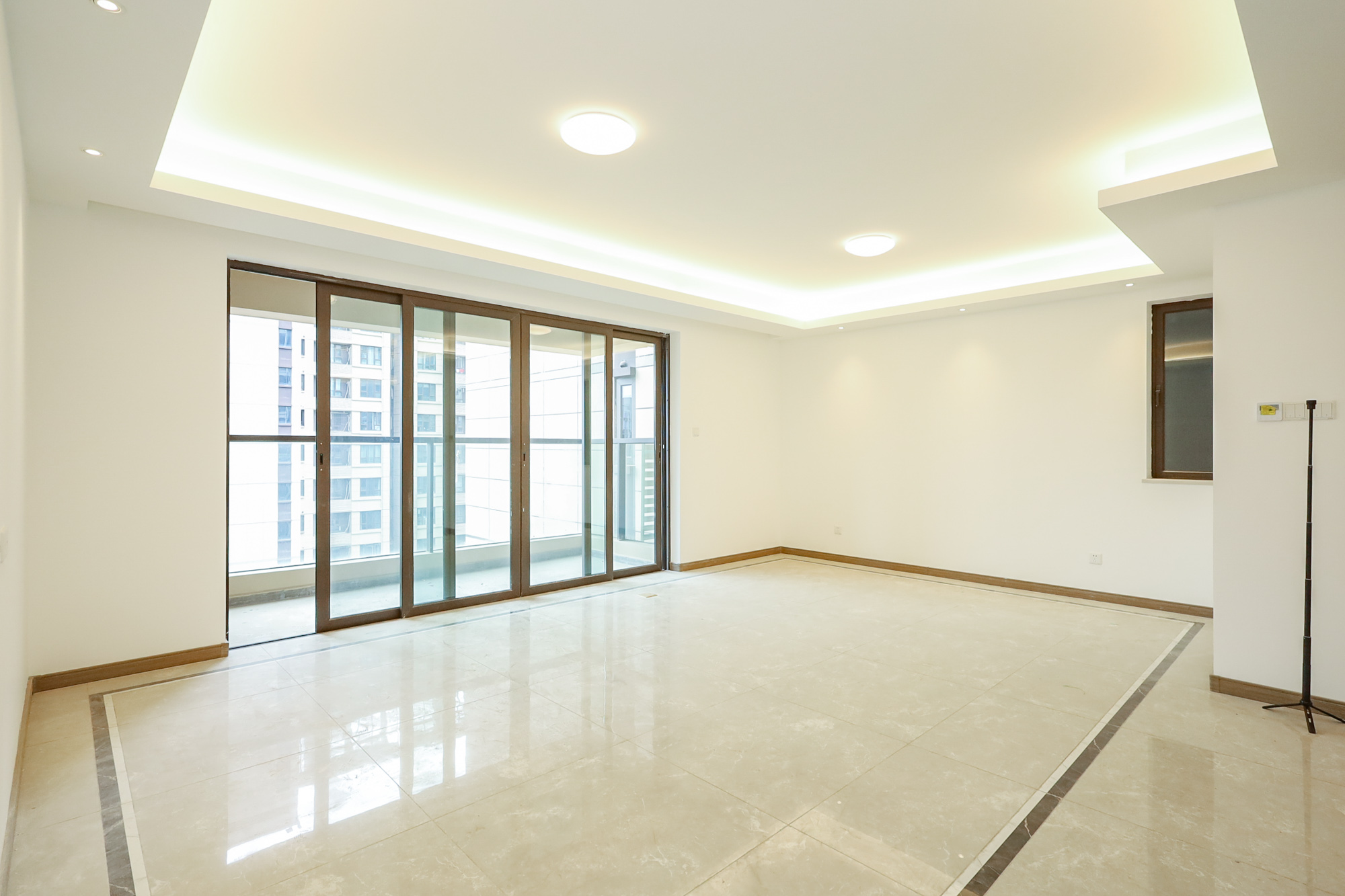 龙湖铂金中心（龙湖春江郦城）  3室2厅2卫    288.88万客厅