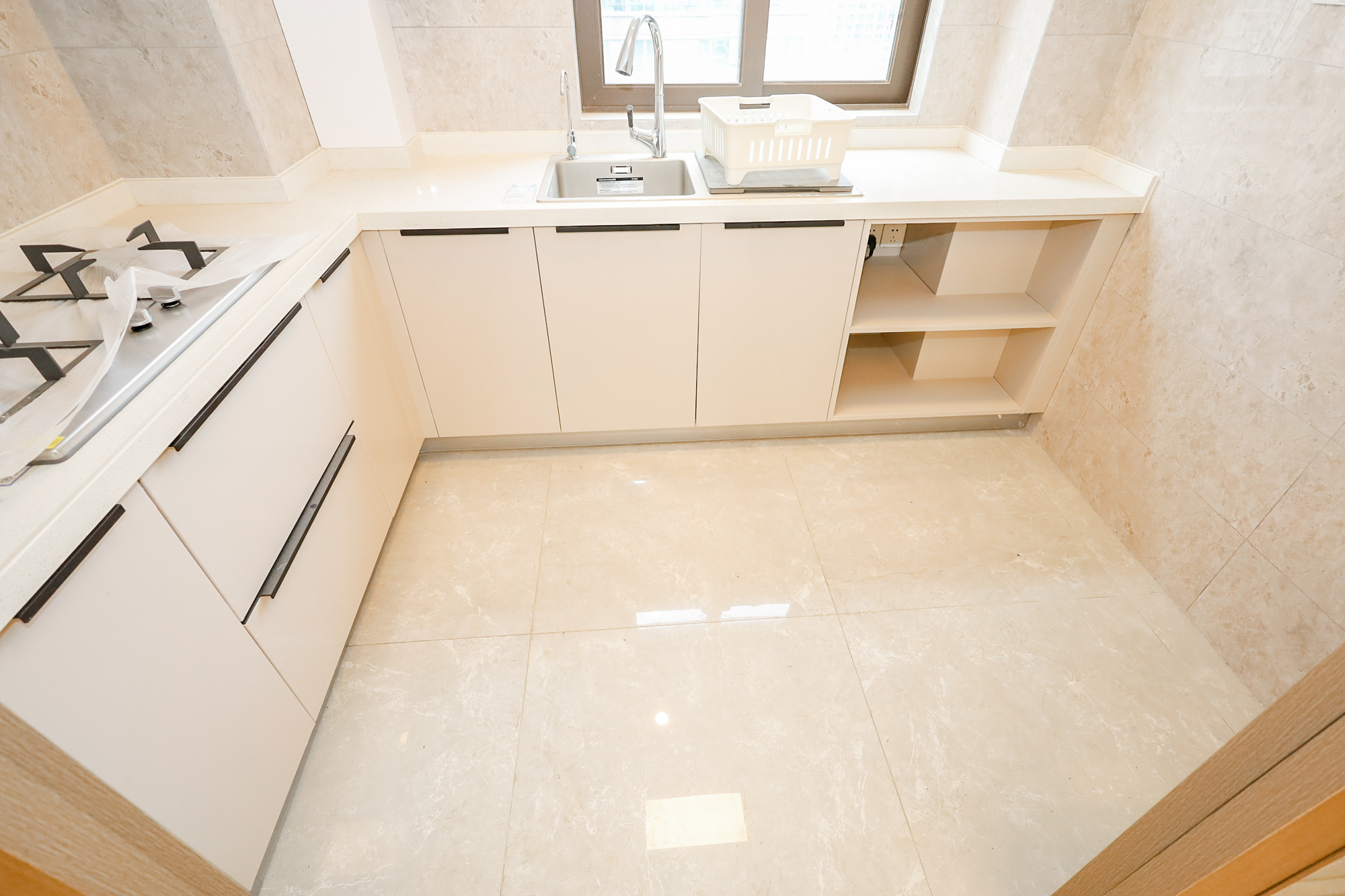 龙湖铂金中心（龙湖春江郦城）  3室2厅2卫    288.88万厨房