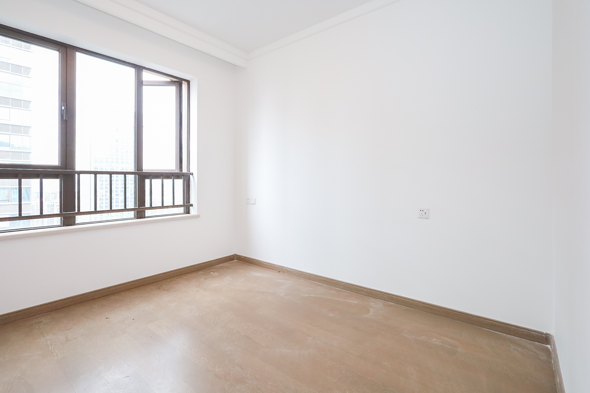 龙湖铂金中心（龙湖春江郦城）  3室2厅2卫    288.88万卧室