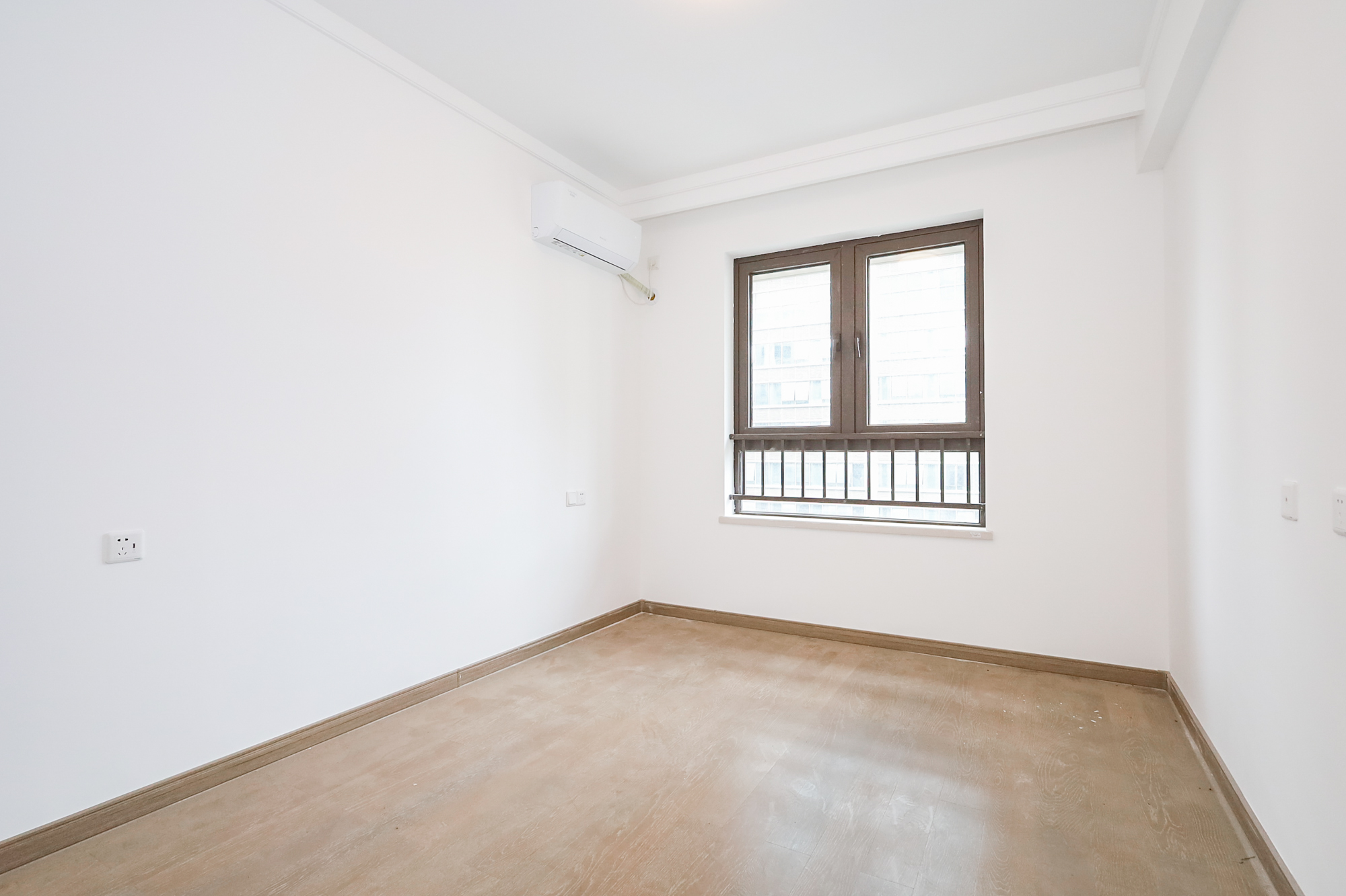 龙湖铂金中心（龙湖春江郦城）  3室2厅2卫    288.88万卧室