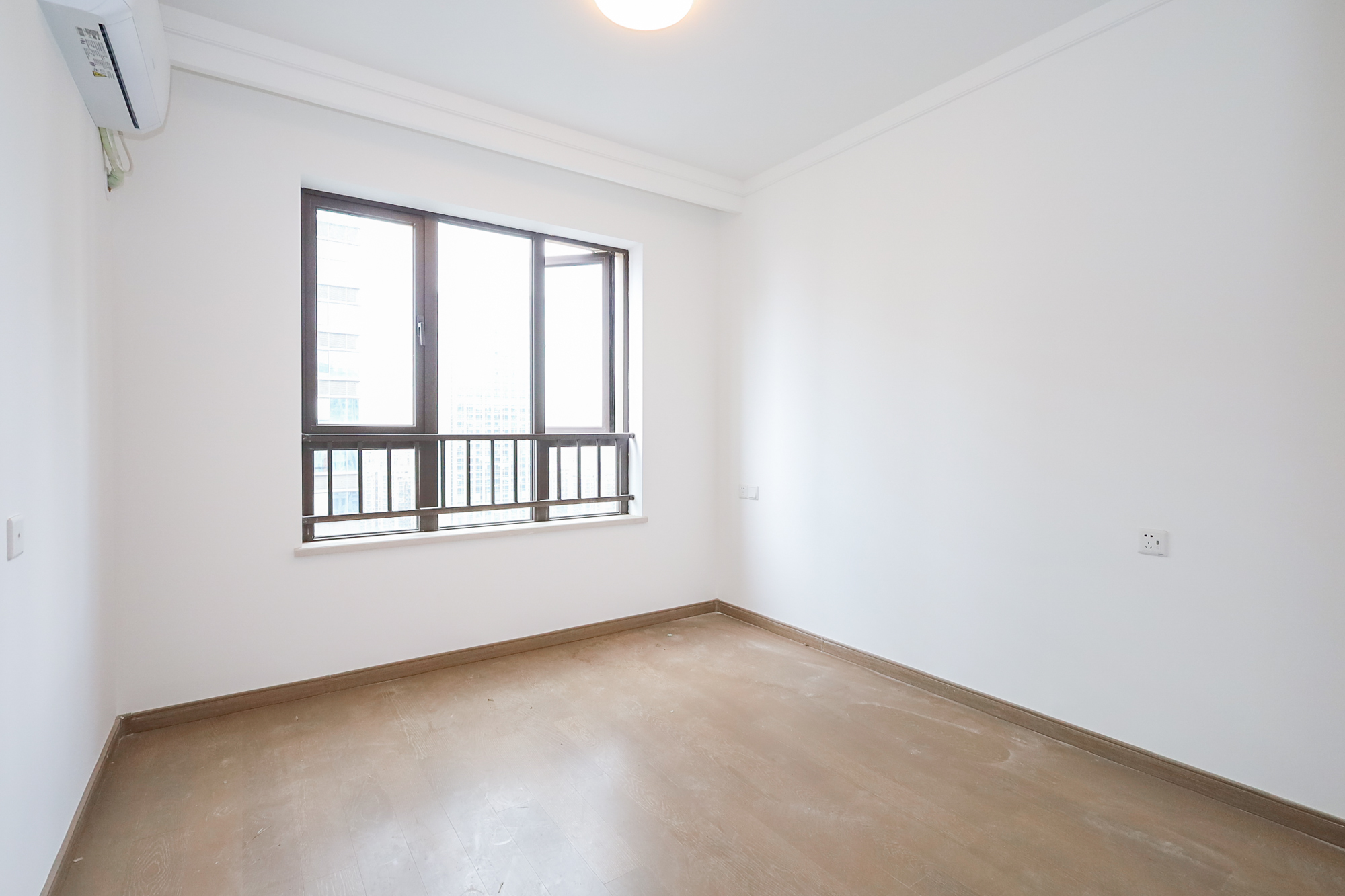 龙湖铂金中心（龙湖春江郦城）  3室2厅2卫    288.88万卧室