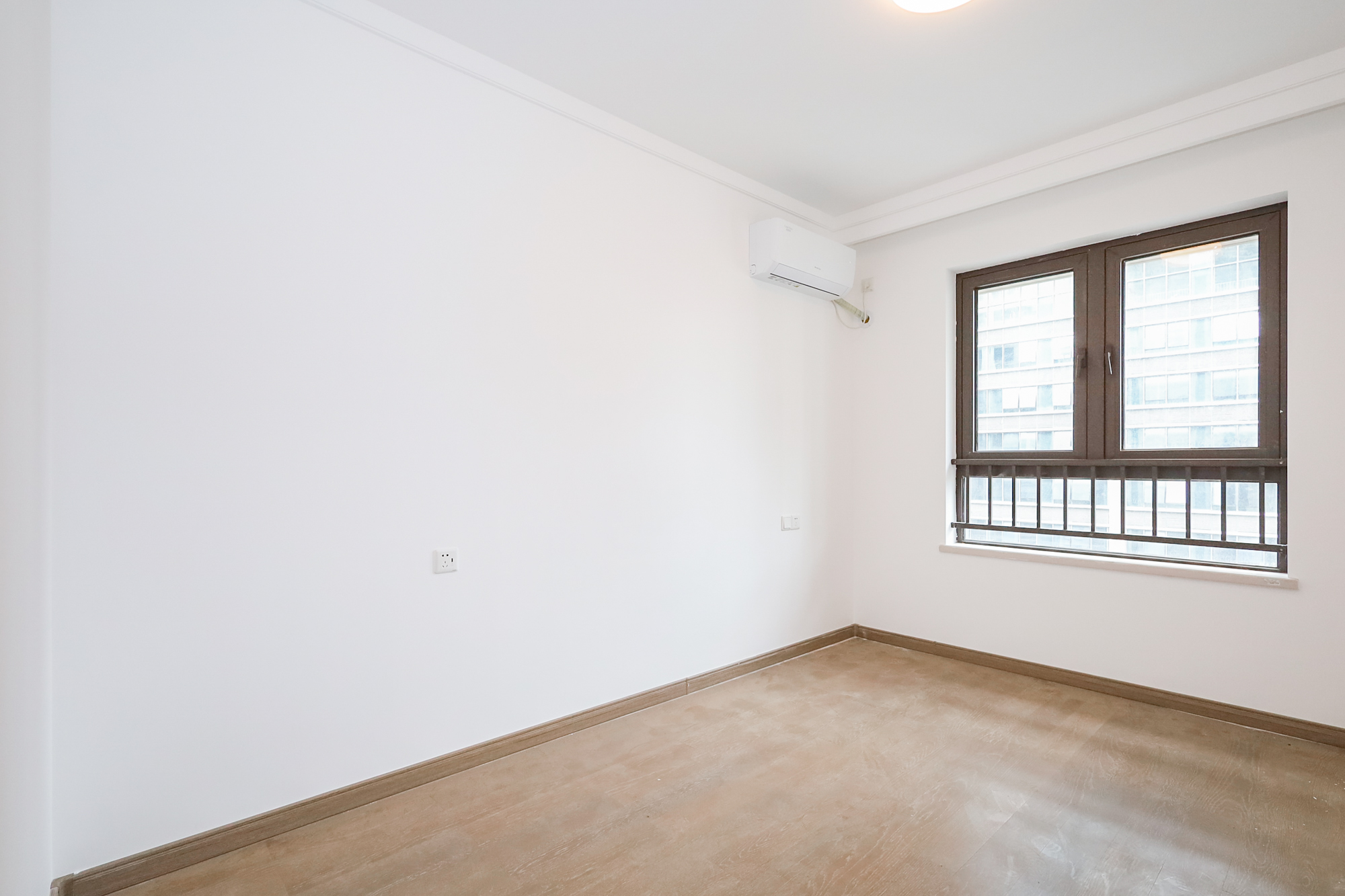 龙湖铂金中心（龙湖春江郦城）  3室2厅2卫    288.88万卧室