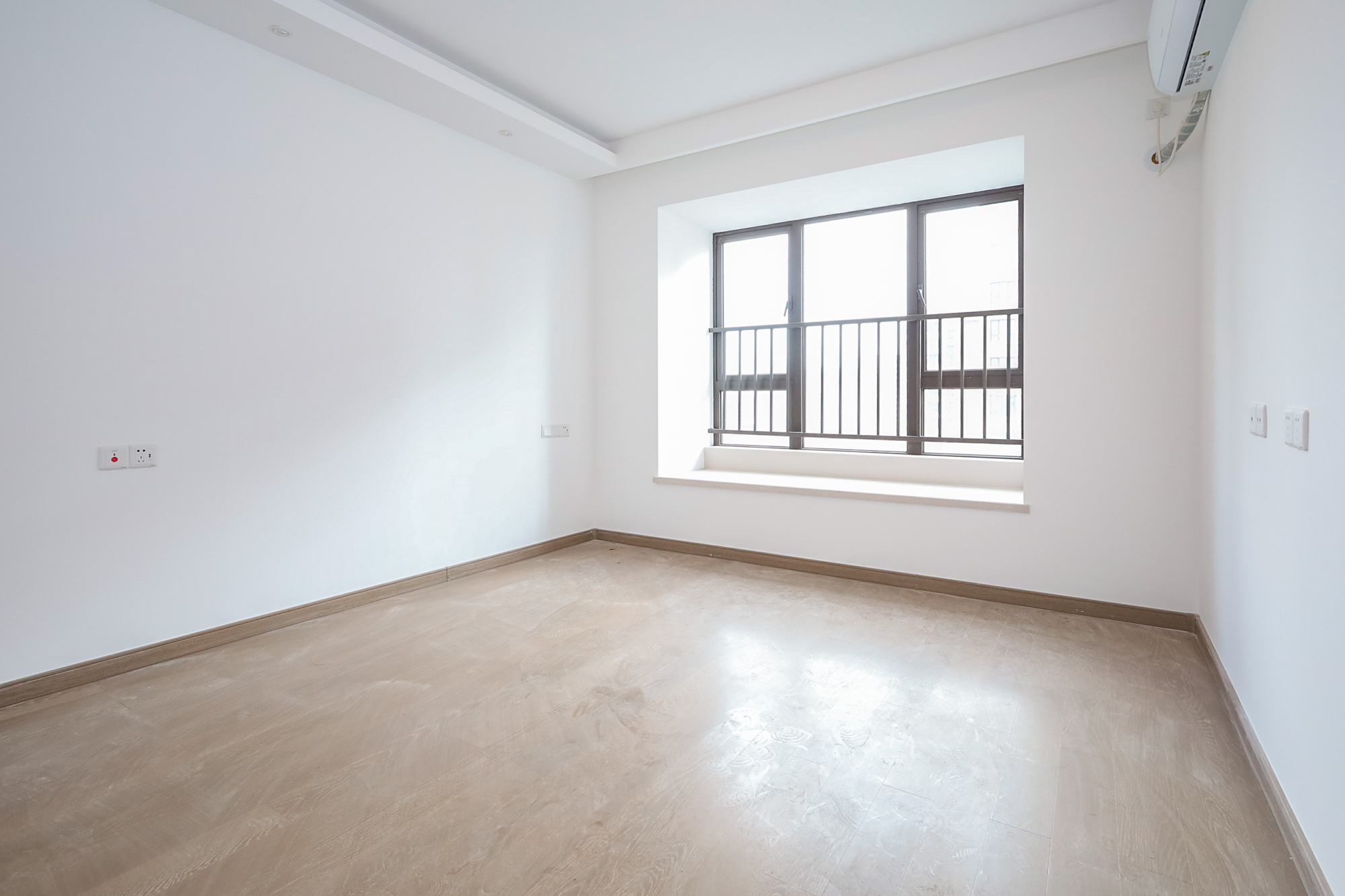 龙湖铂金中心（龙湖春江郦城）  3室2厅2卫    288.88万卧室