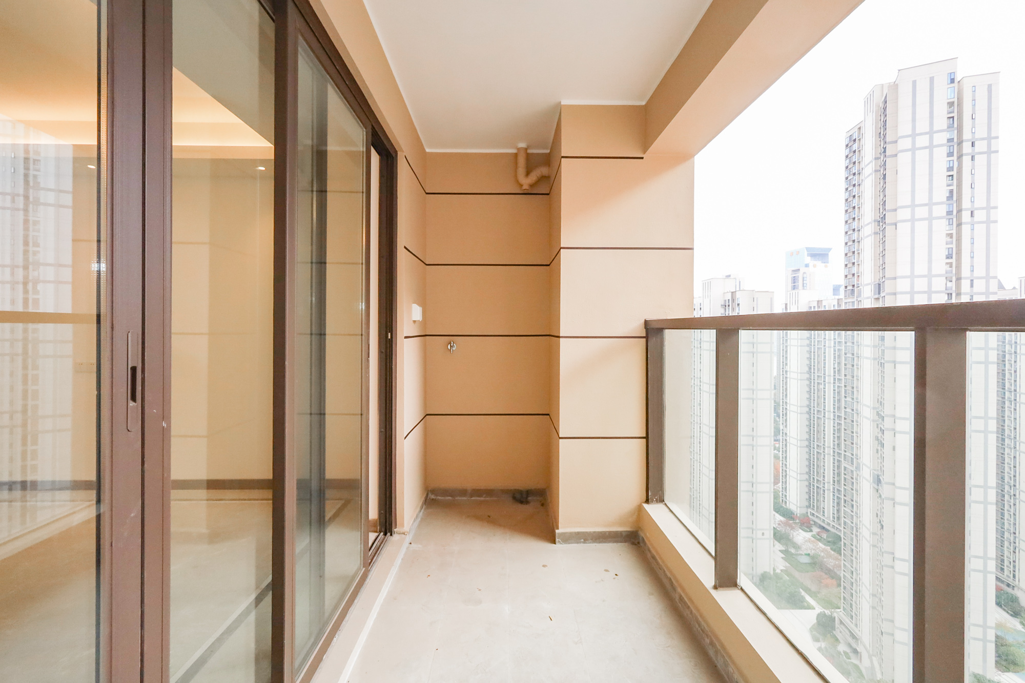 龙湖铂金中心（龙湖春江郦城）  3室2厅2卫    288.88万阳台