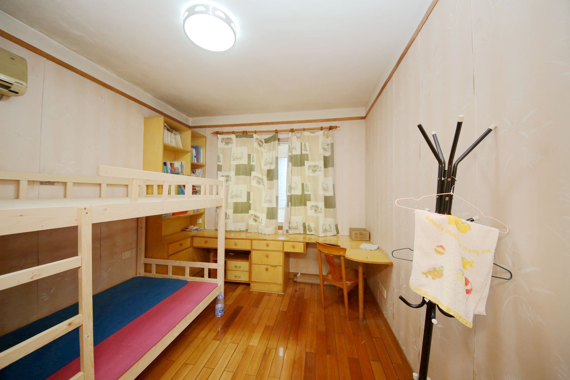 富华大厦  2室2厅1卫   83.00万卧室
