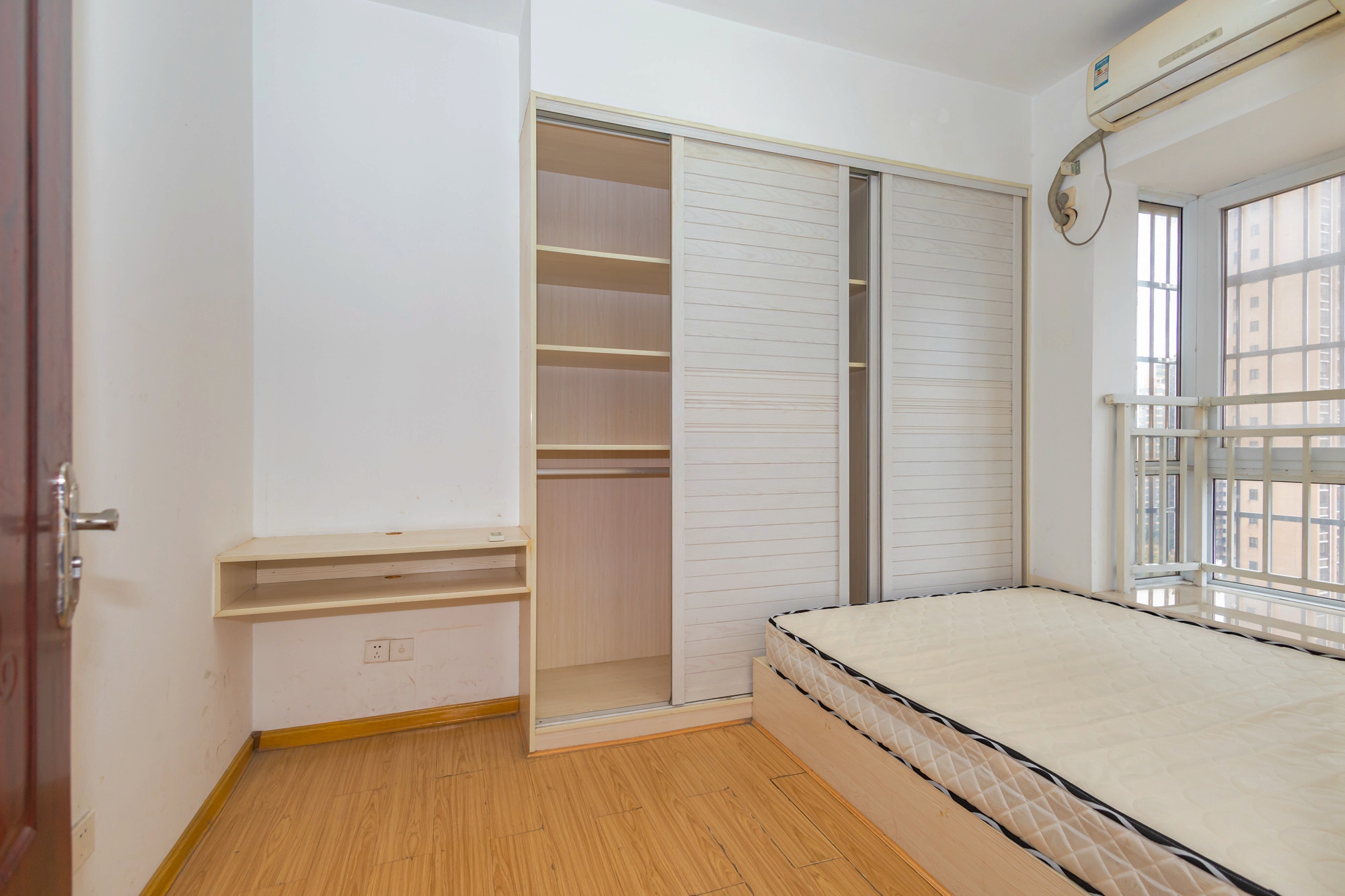 楚天世纪城西苑 3室2厅1卫 66.0万 楚天世纪城西苑 3室2厅1卫 66.0万卧室