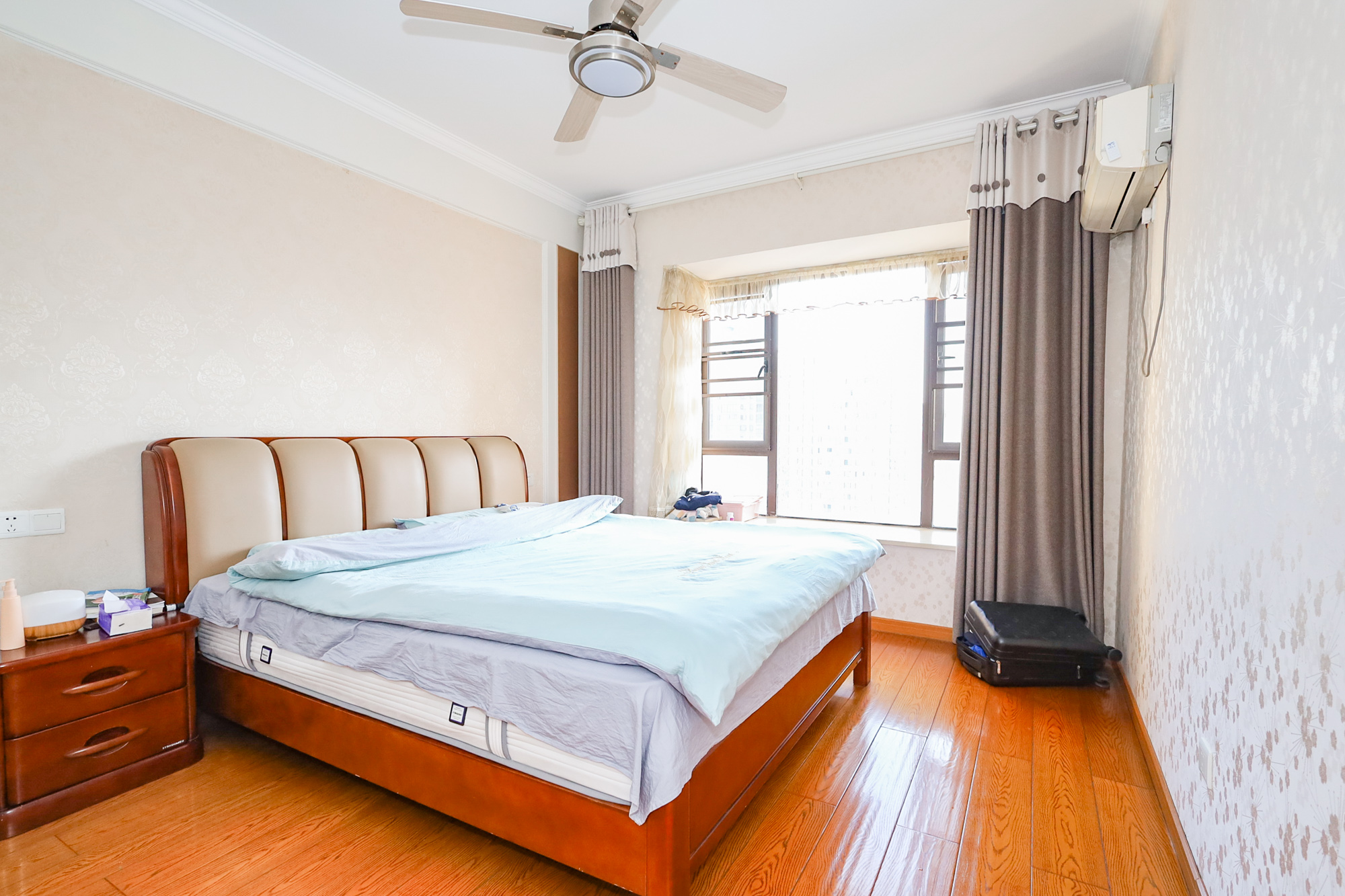 钰龙天下二期(钰龙佳园) 3室2厅1卫 220.0万 钰龙天下二期(钰龙佳园) 3室2厅1卫 220.0万卧室