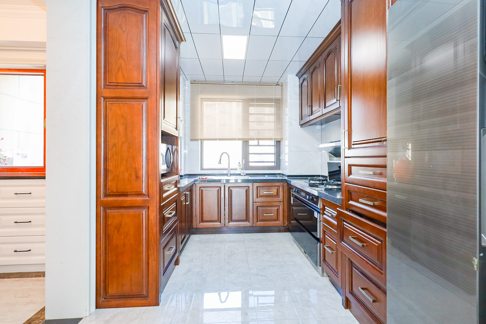 光明E城  4室2厅2卫    160.0万厨房