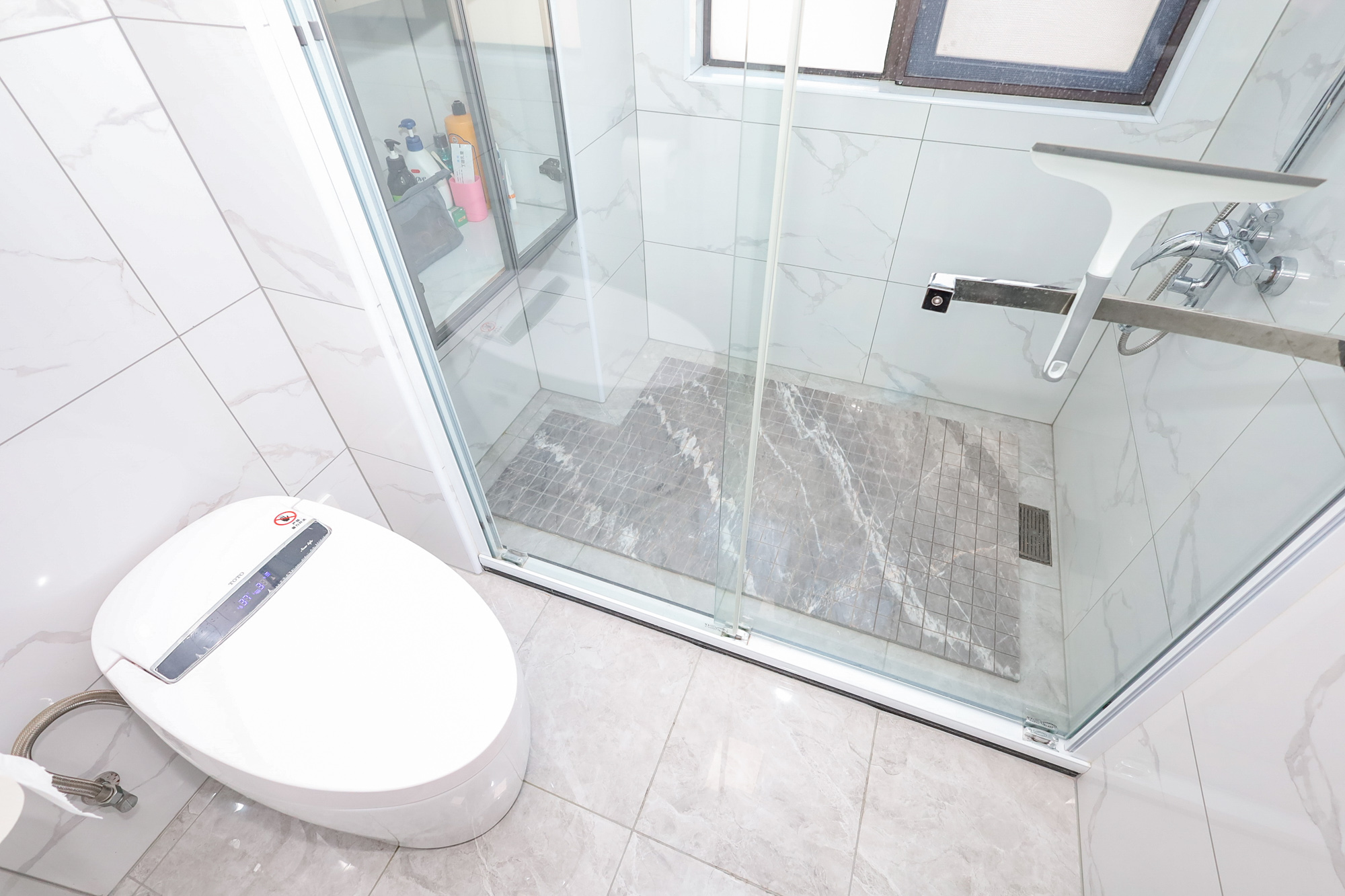 光明E城  4室2厅2卫    160.0万卫生间