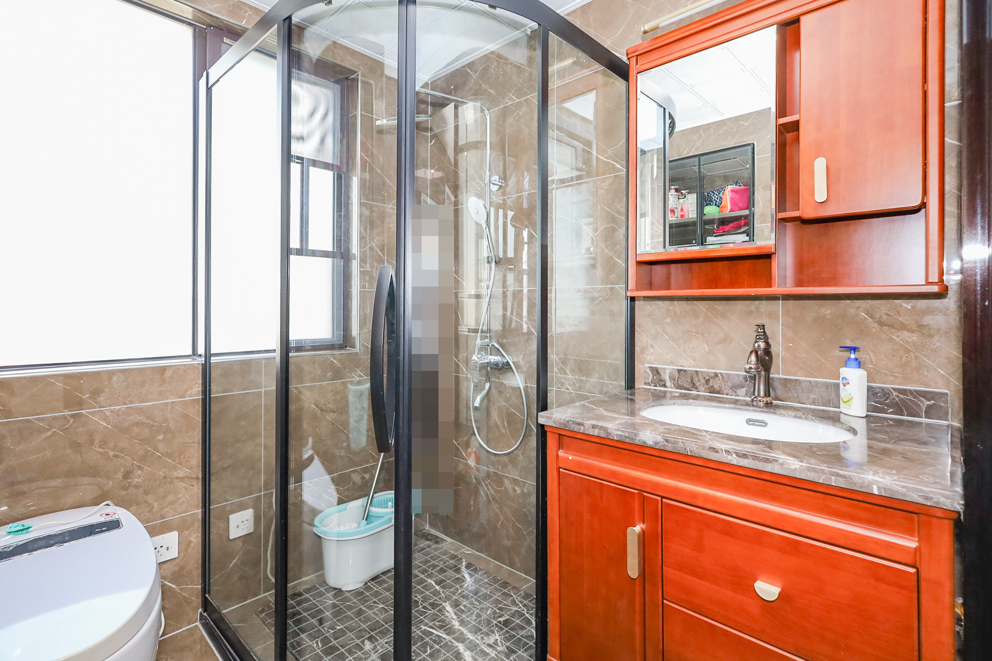 光明E城  4室2厅2卫    160.0万卫生间