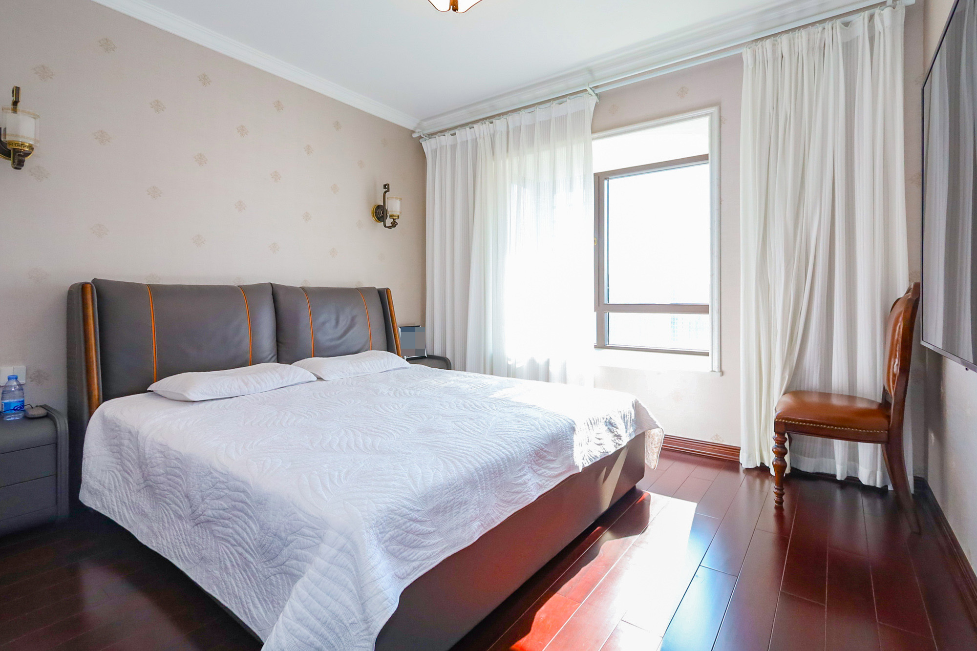 光明E城  4室2厅2卫    160.0万卧室