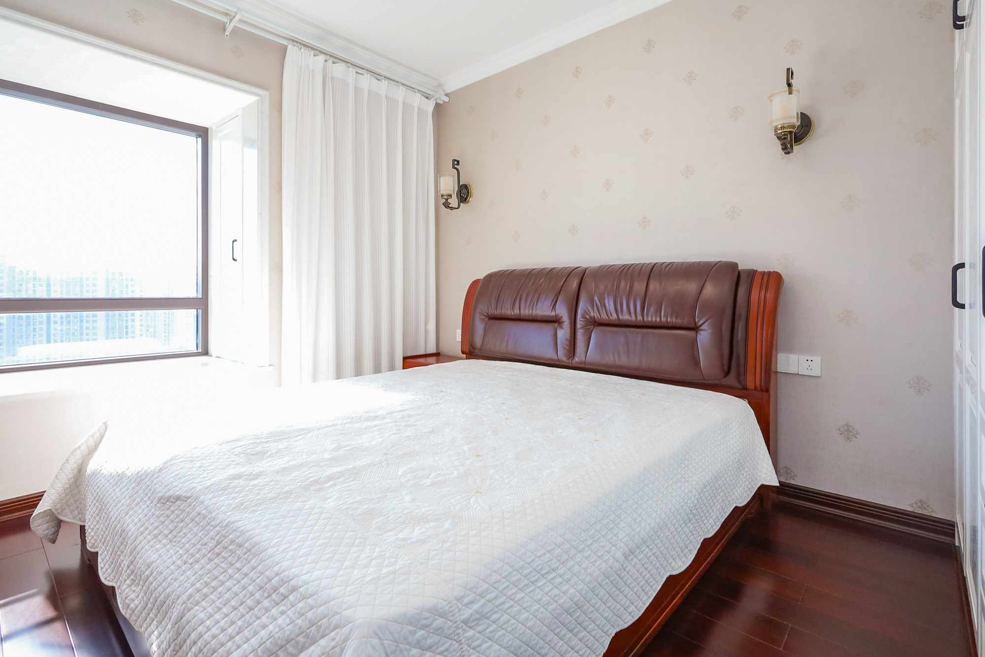 光明E城  4室2厅2卫    160.0万卧室