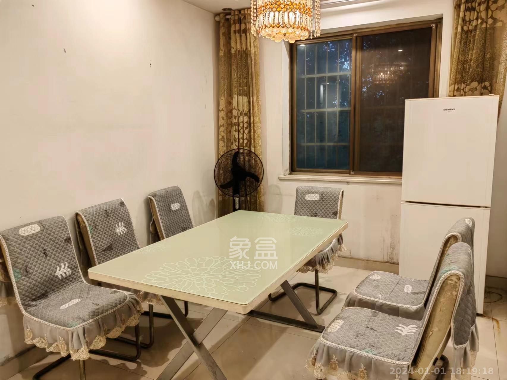 南郡明珠  3室2厅2卫   1500.00元/月室内图