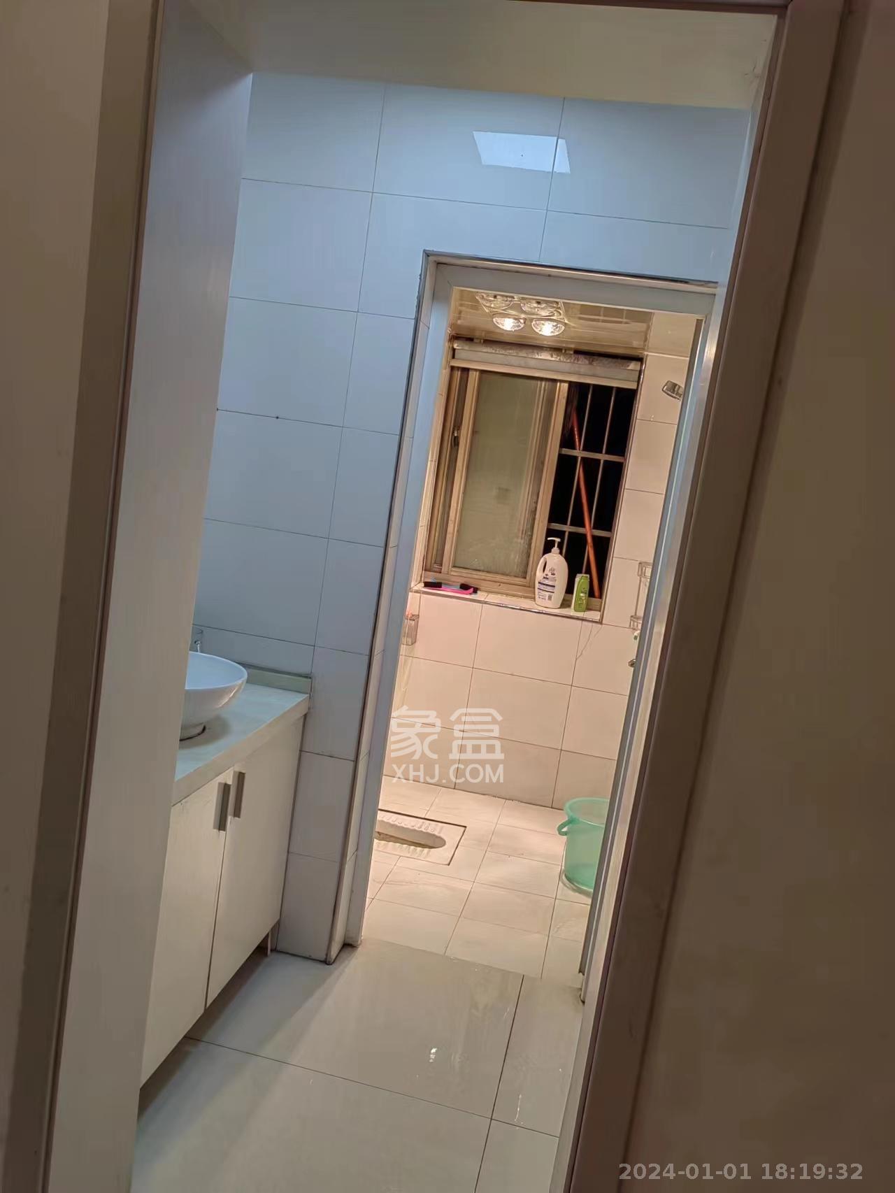 南郡明珠  3室2厅2卫   1500.00元/月室内图