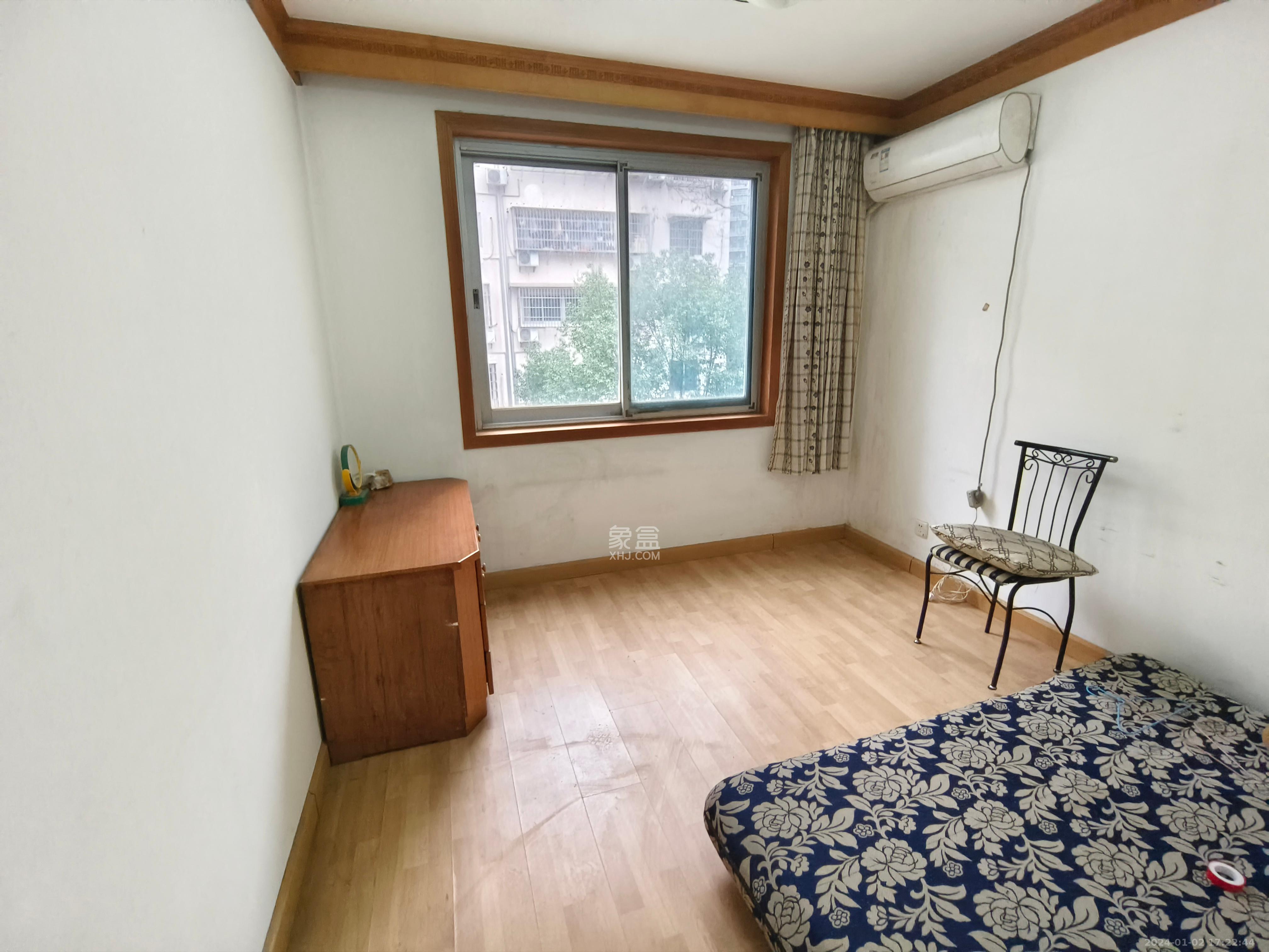 湘卫花苑  4室2厅2卫   2800.00元/月室内图