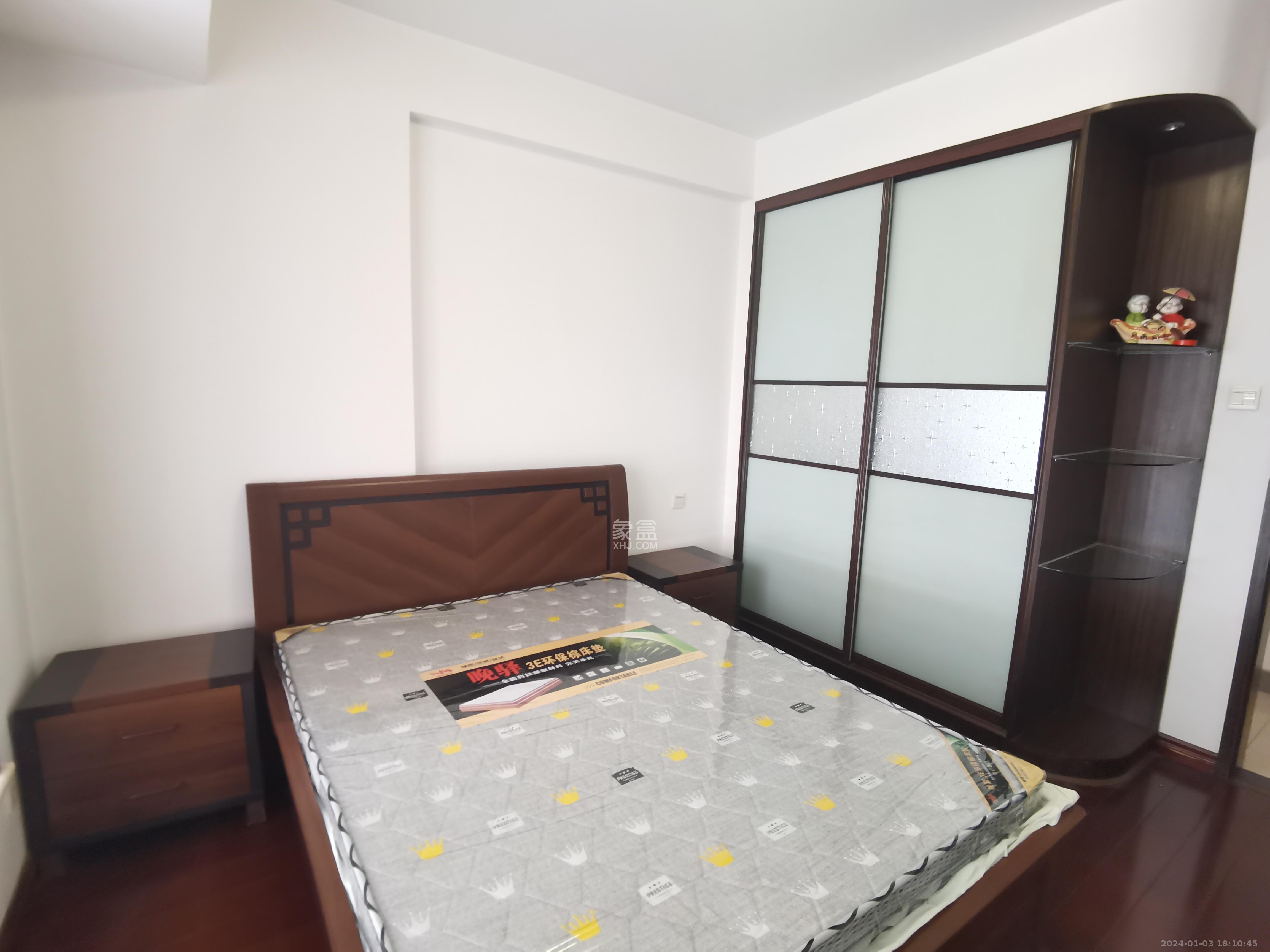 东联名园  5室2厅2卫   3500.00元/月室内图