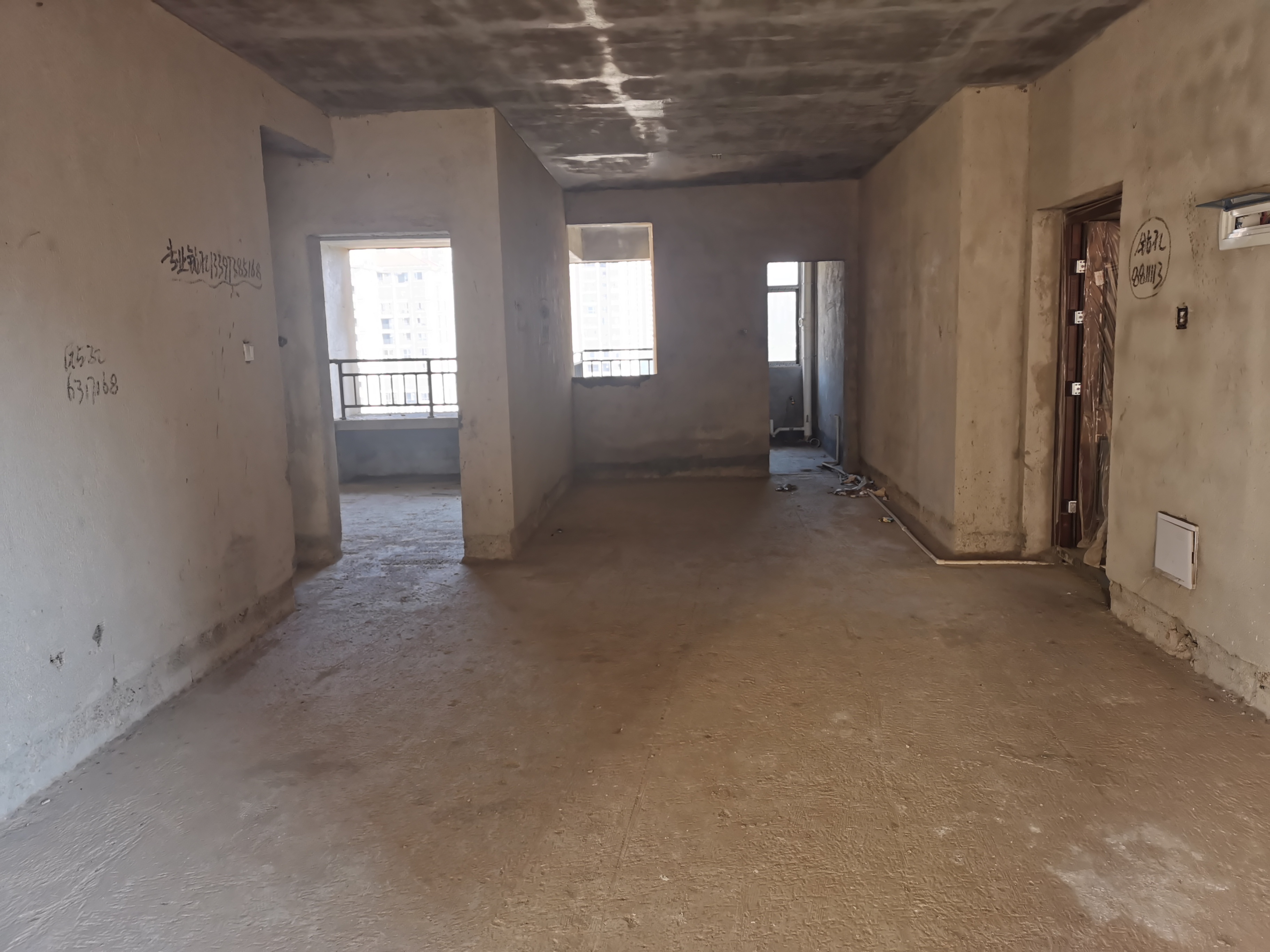 东山领秀 4室2厅2卫 1000.00元/月 东山领秀 4室2厅2卫 1000.00元/月室内图