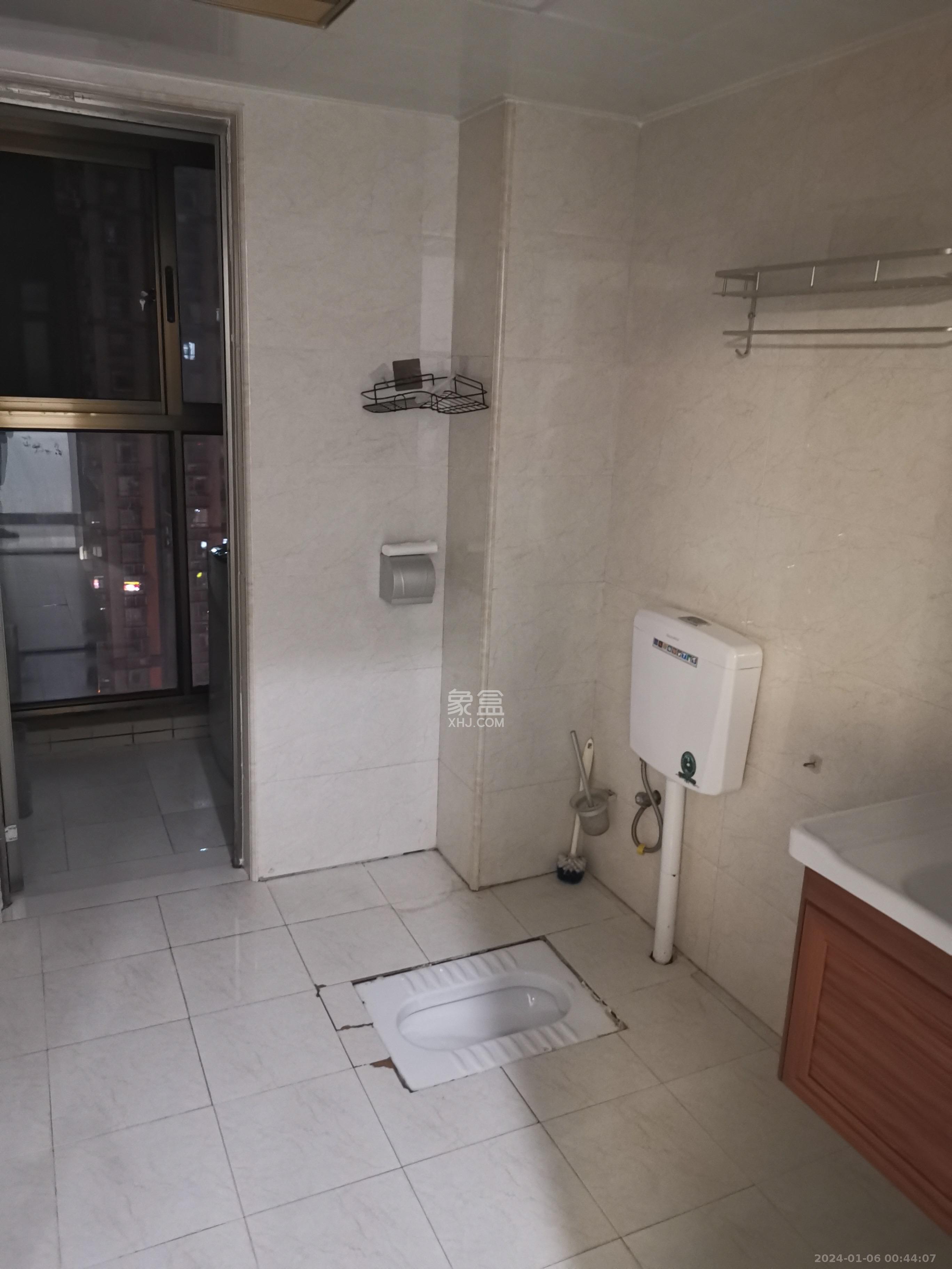 江山帝景哈佛  3室2厅2卫   2200.00元/月室内图
