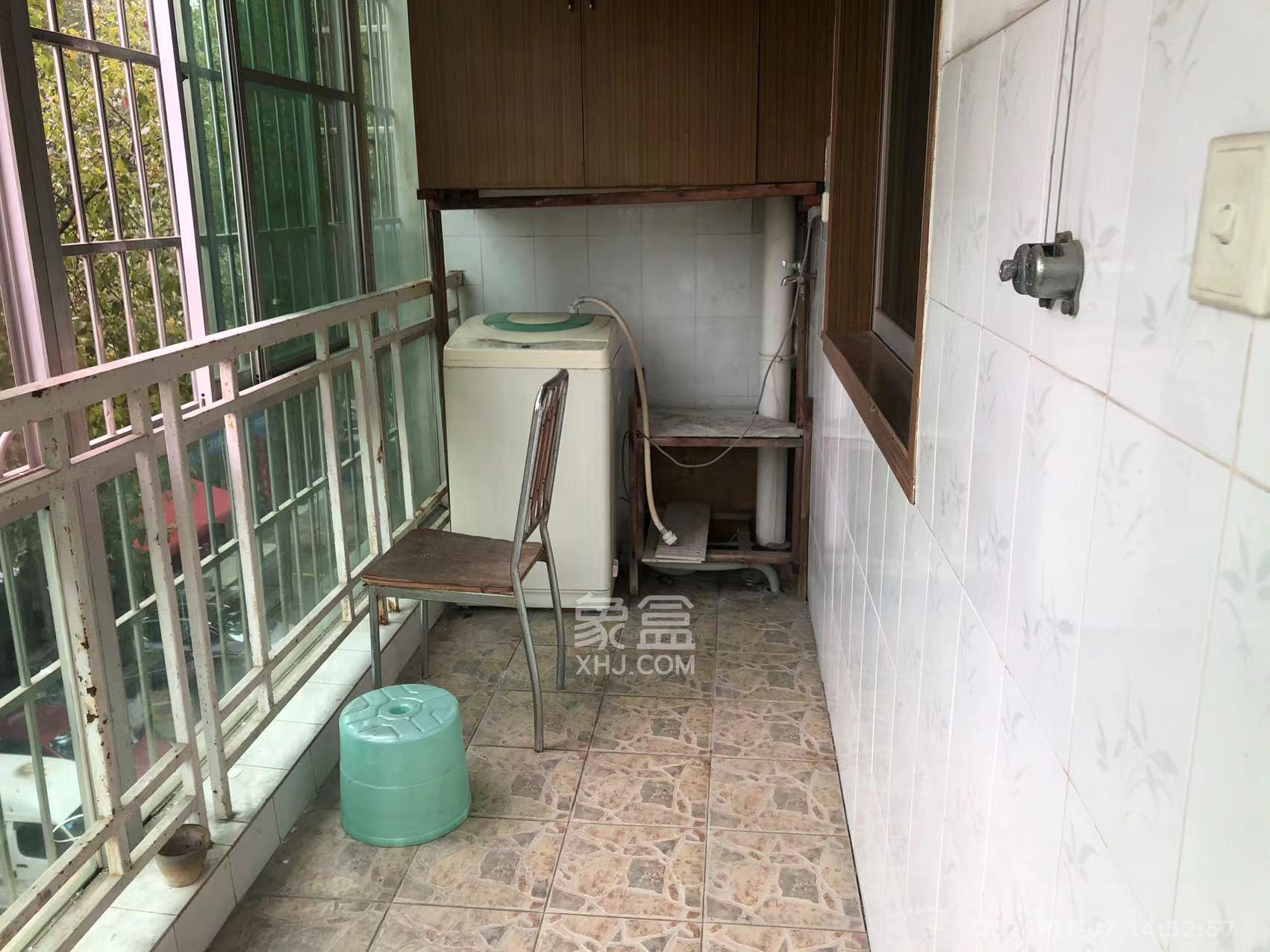 中南汽车世界  3室2厅1卫   1600.00元/月室内图