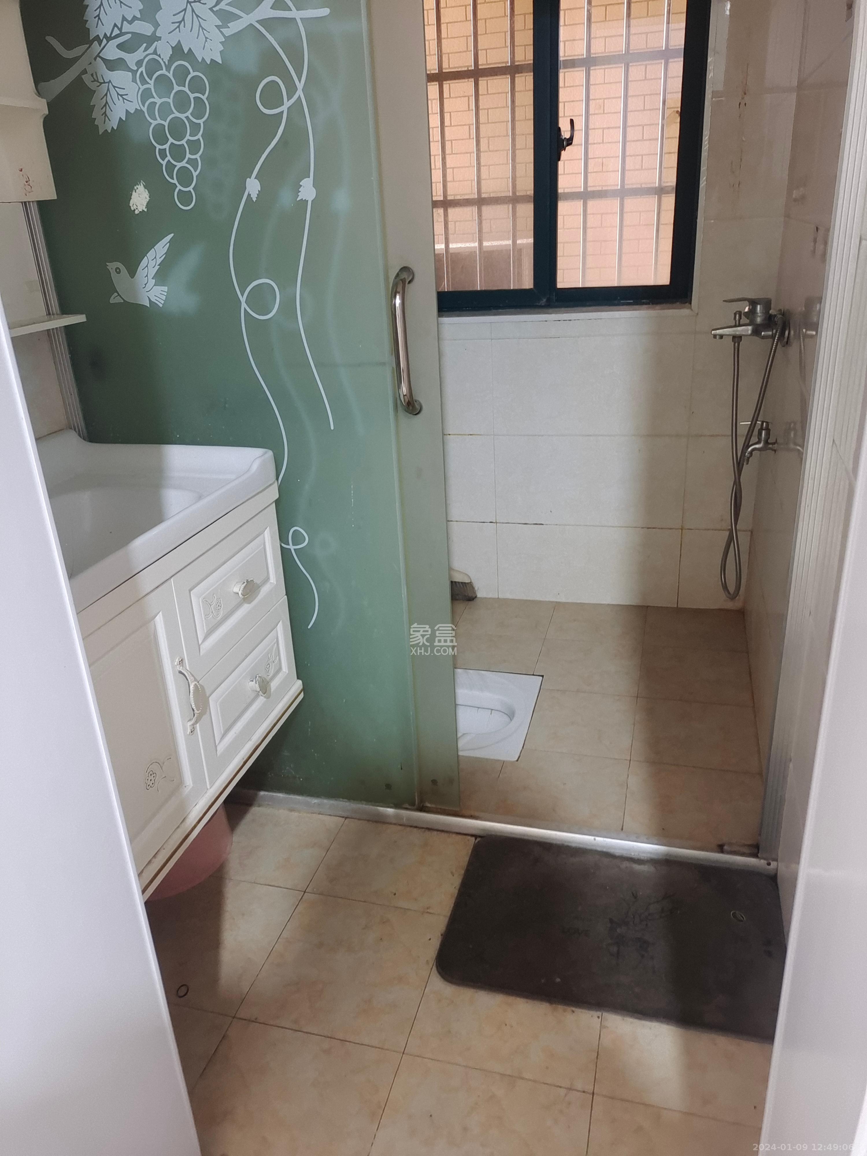 洋湖时代  3室2厅1卫   2100.00元/月室内图