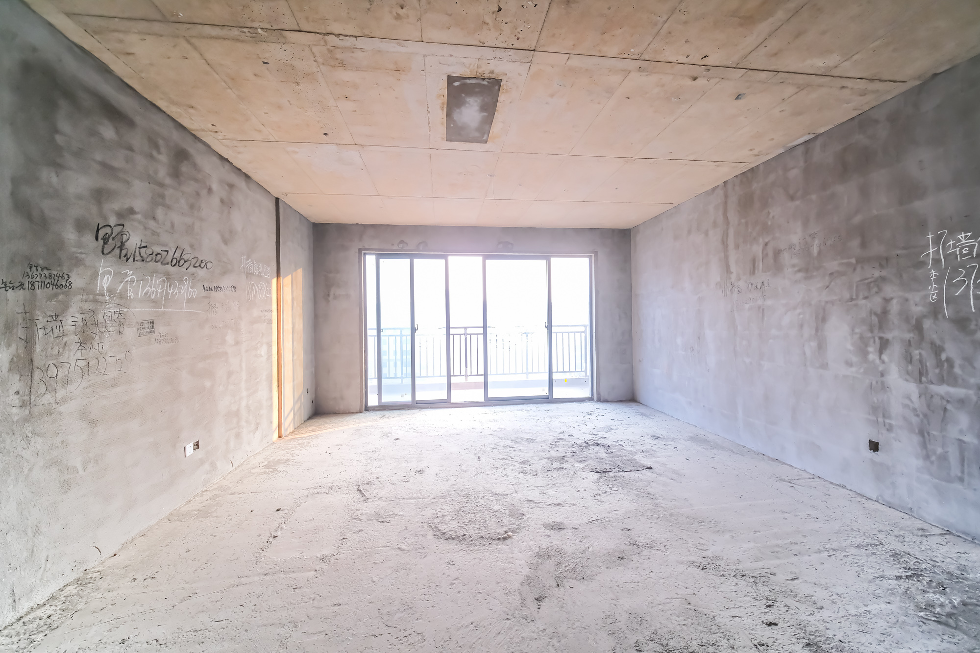 永宏万家里  5室2厅2卫    324.0万 永宏万家里  5室2厅2卫    324.0万客厅