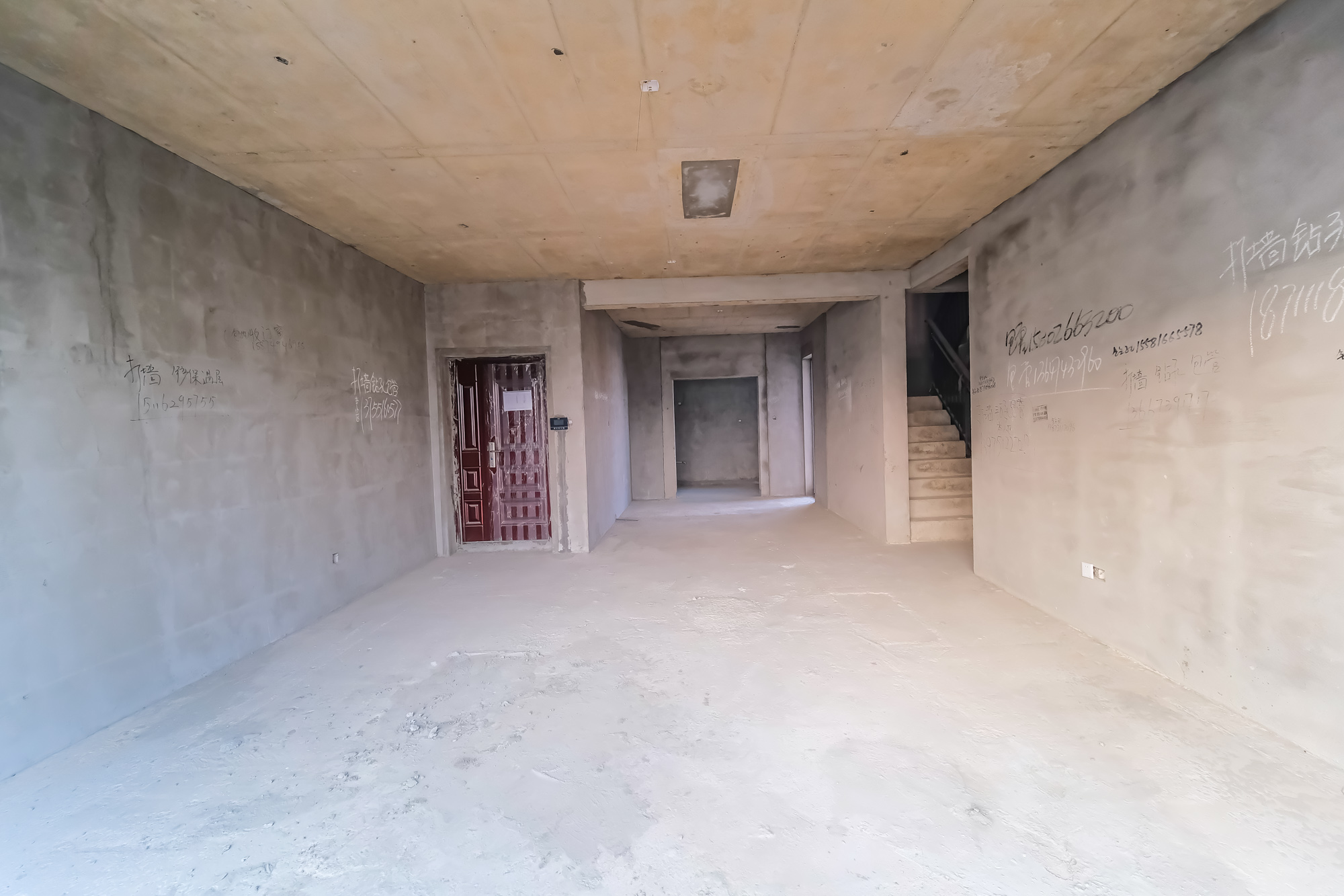 永宏万家里  5室2厅2卫    324.0万 永宏万家里  5室2厅2卫    324.0万客厅